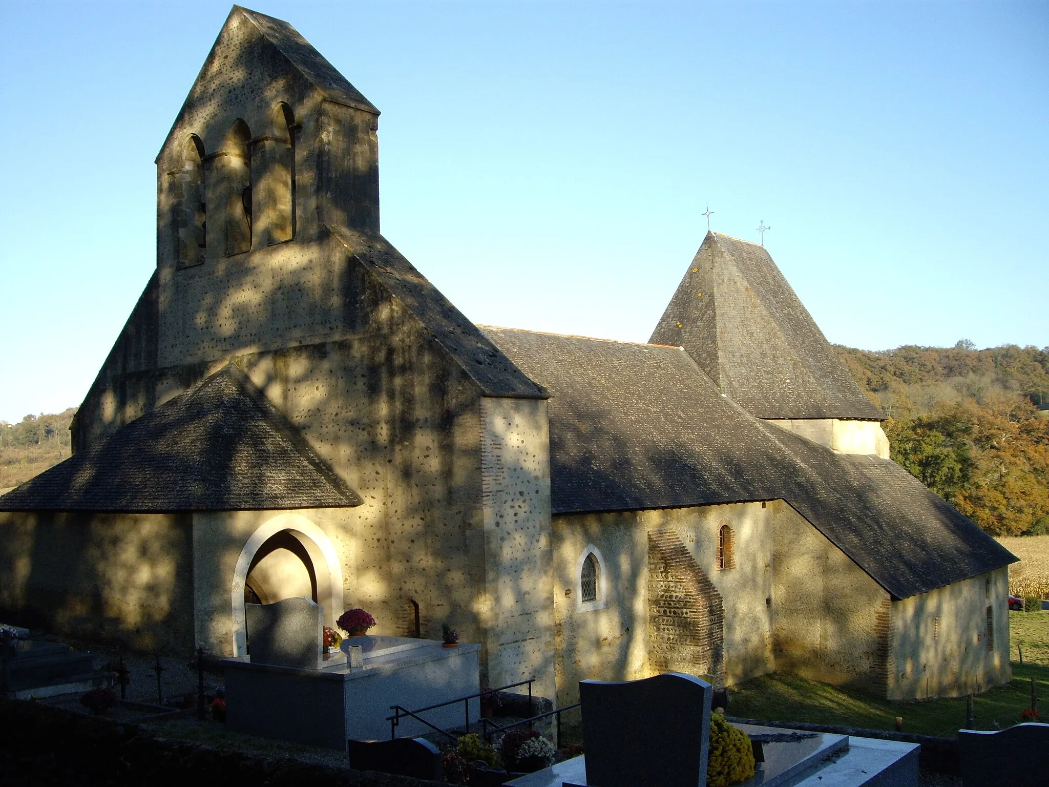 Photo showing: Église Saint-Michel de Montaner (64)