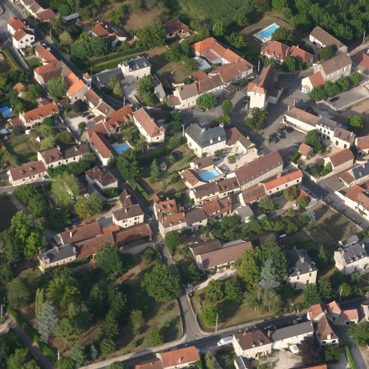 Photo showing: Vue aérienne du village de Pinsac, Lot, France