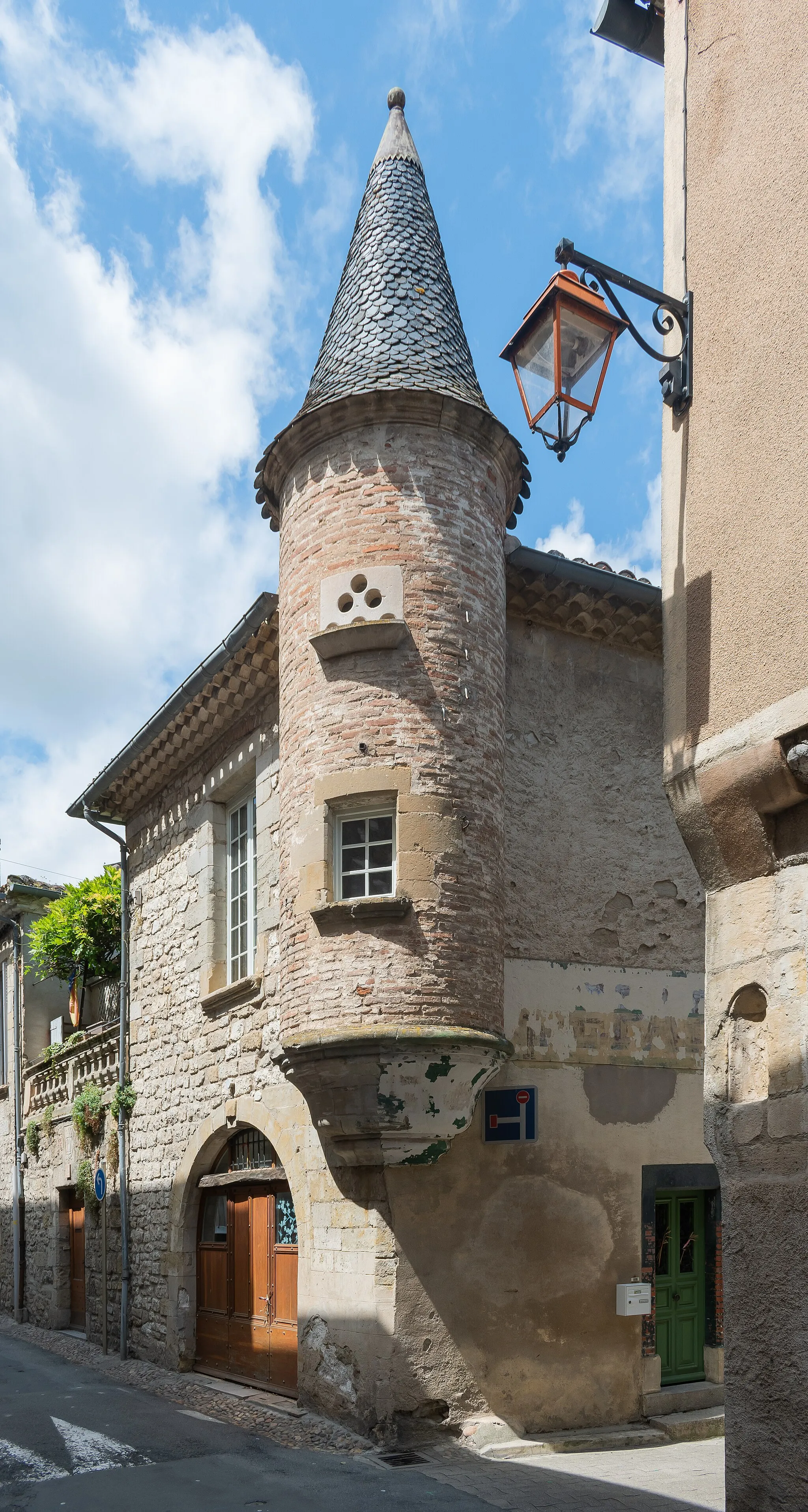 Photo showing: Building at 1 rue Obscure in Lautrec, Tarn, France