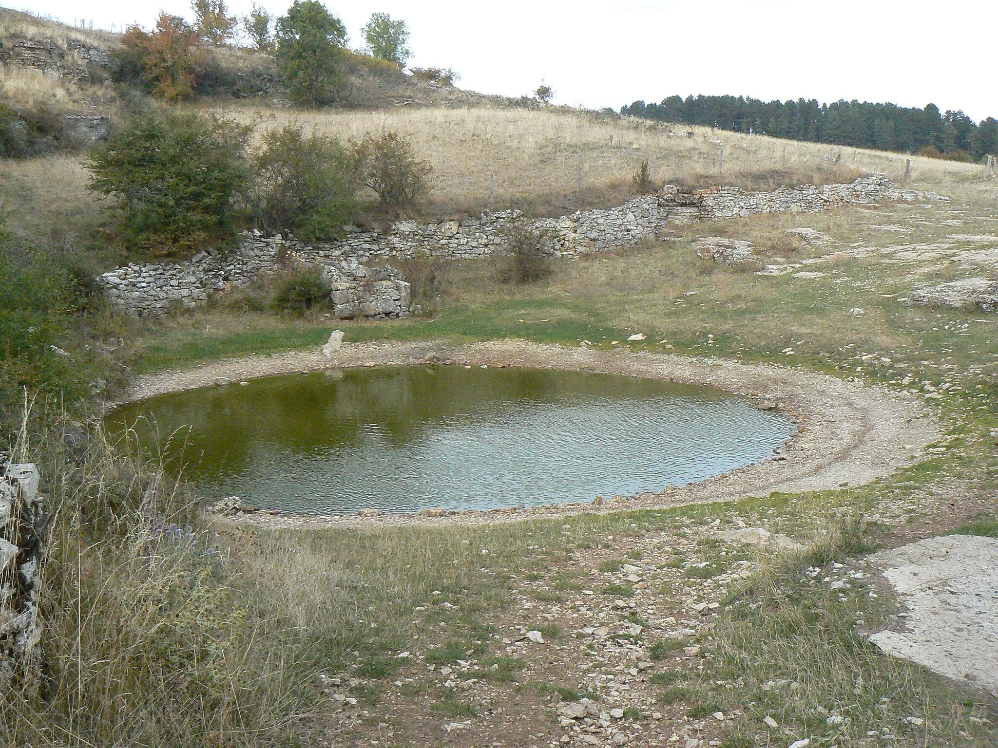 Photo showing: Lavogne sur le causse Méjean à proximité du hameau de Drigas (commune de Hures-la-Parade, Lozère, France).