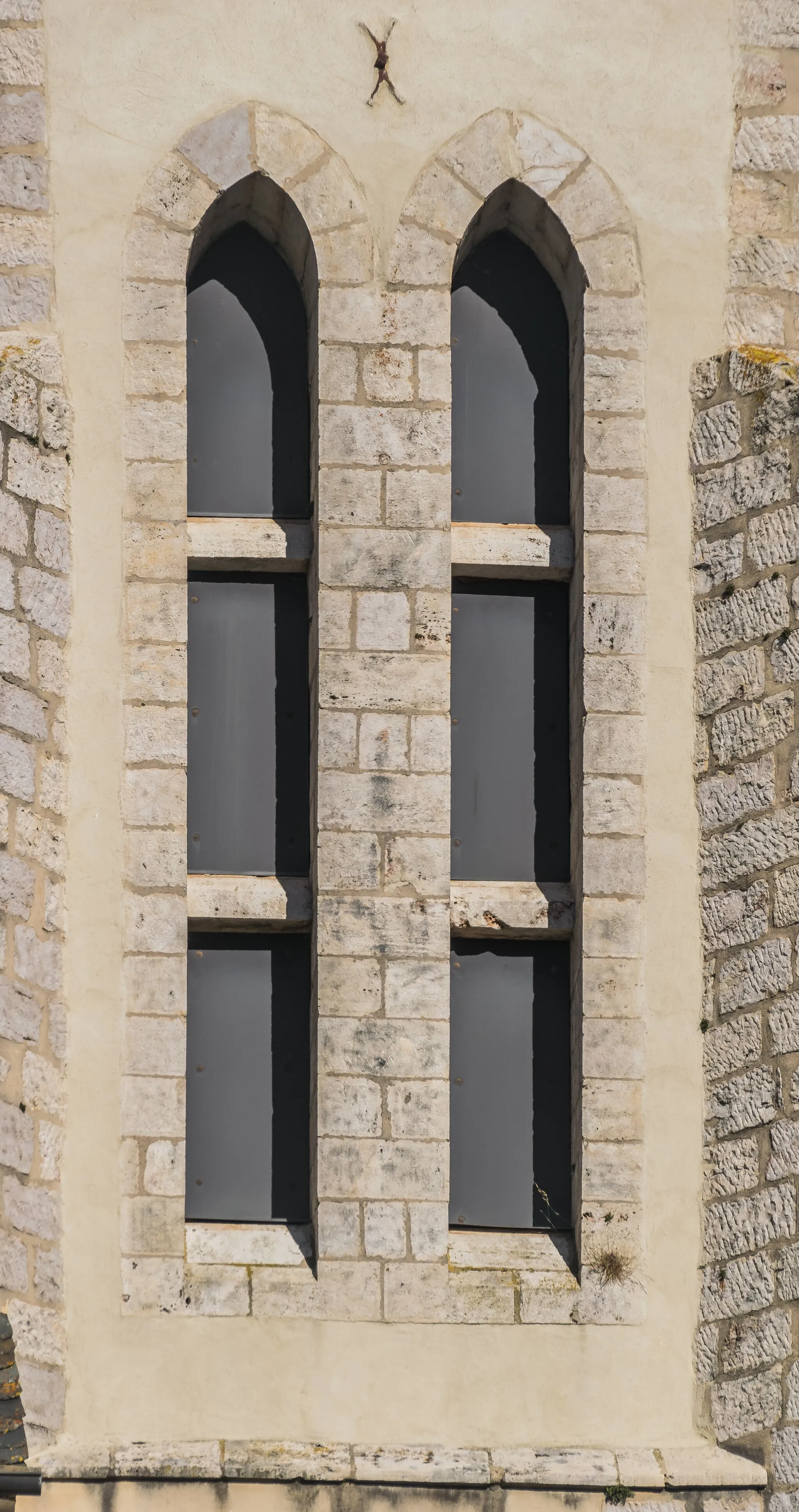 Photo showing: Windows of the bell tower of the Saint Martin Church in Le Massegros, Lozère, France