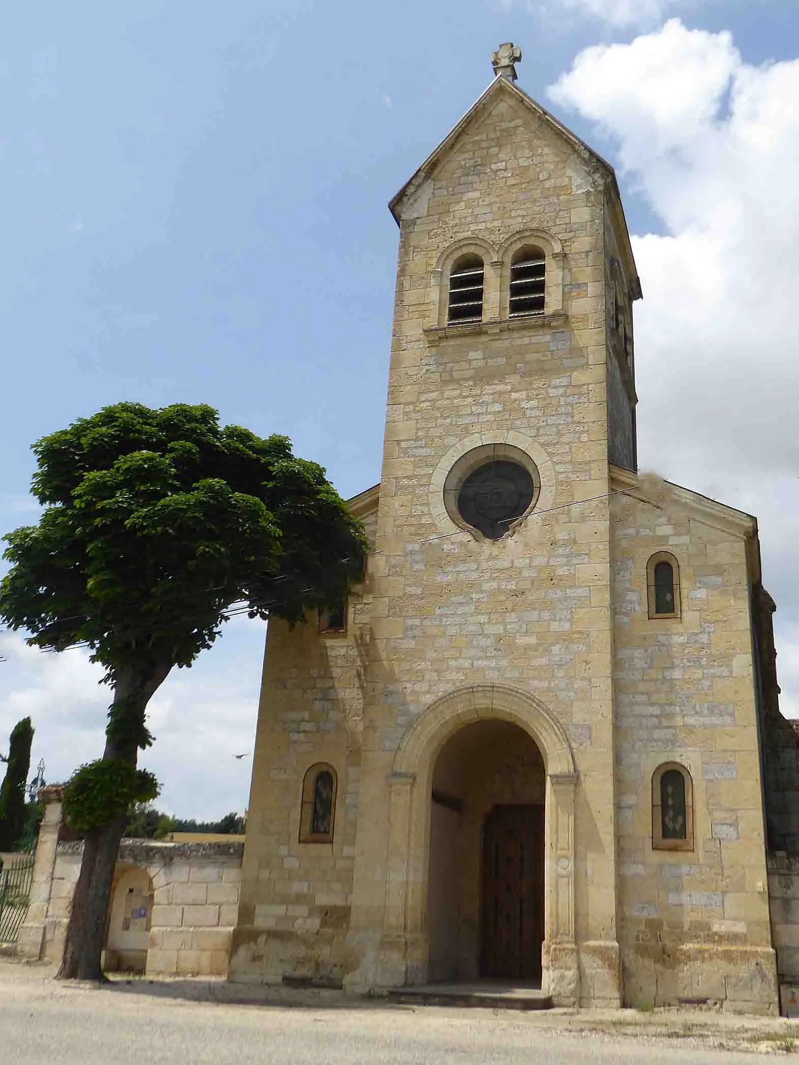 Photo showing: Église de la Nativité-de-Notre-Dame de Magnas