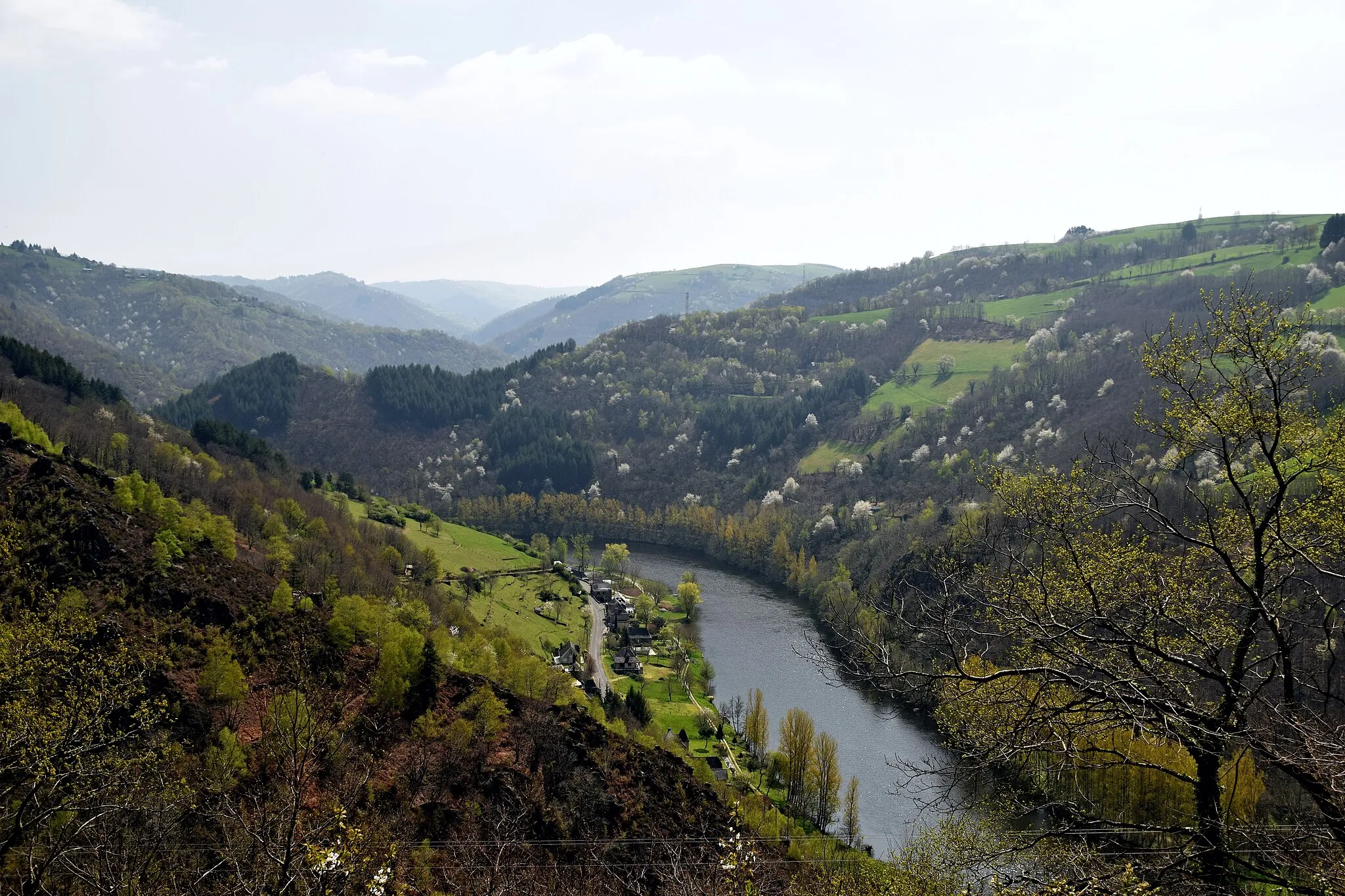 Photo showing: Lot River from La Vinzelle, Aveyron, France