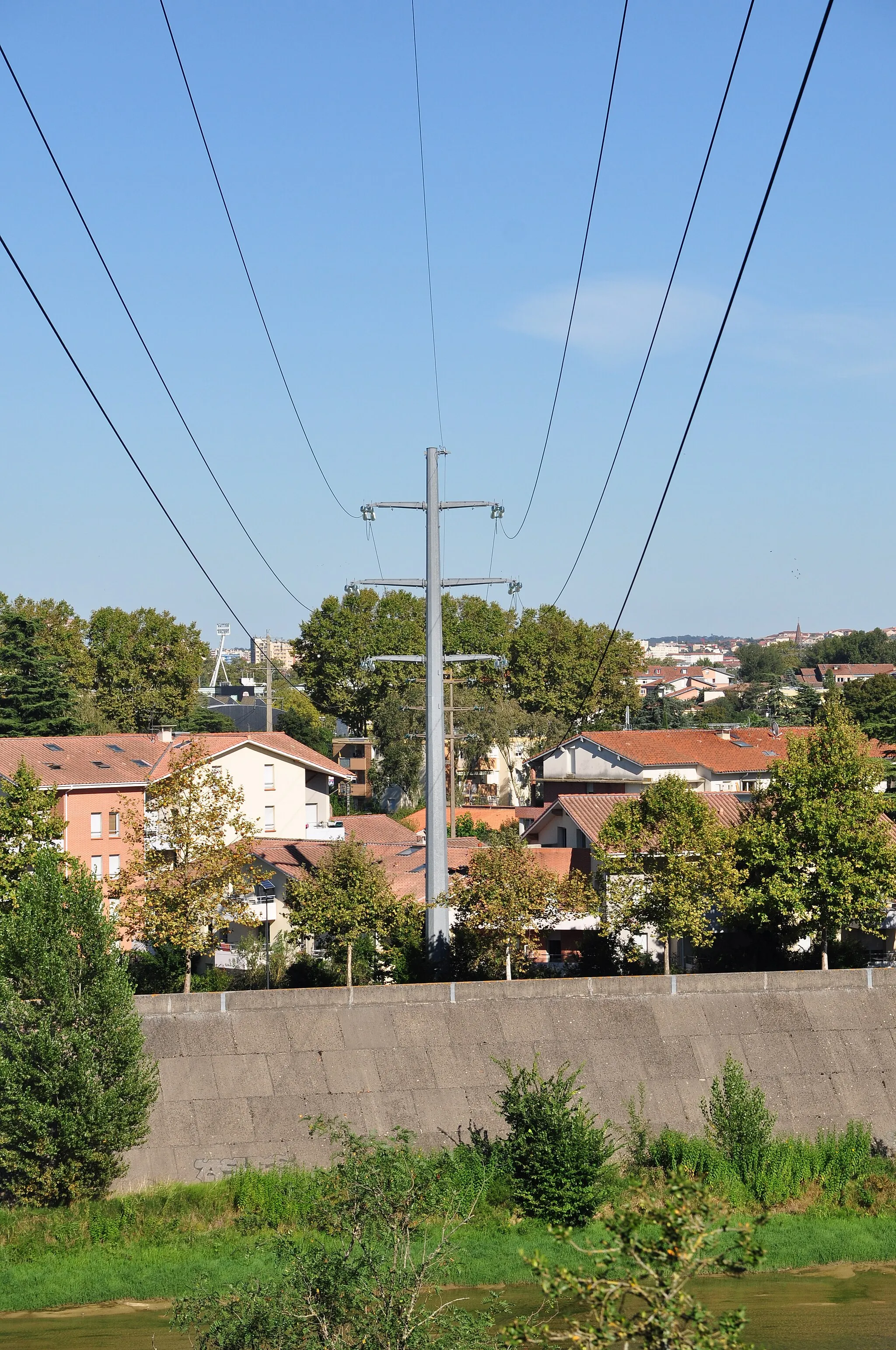 Photo showing: Pylone électrique de la ligne Colomiers - Sept Deniers à Toulouse