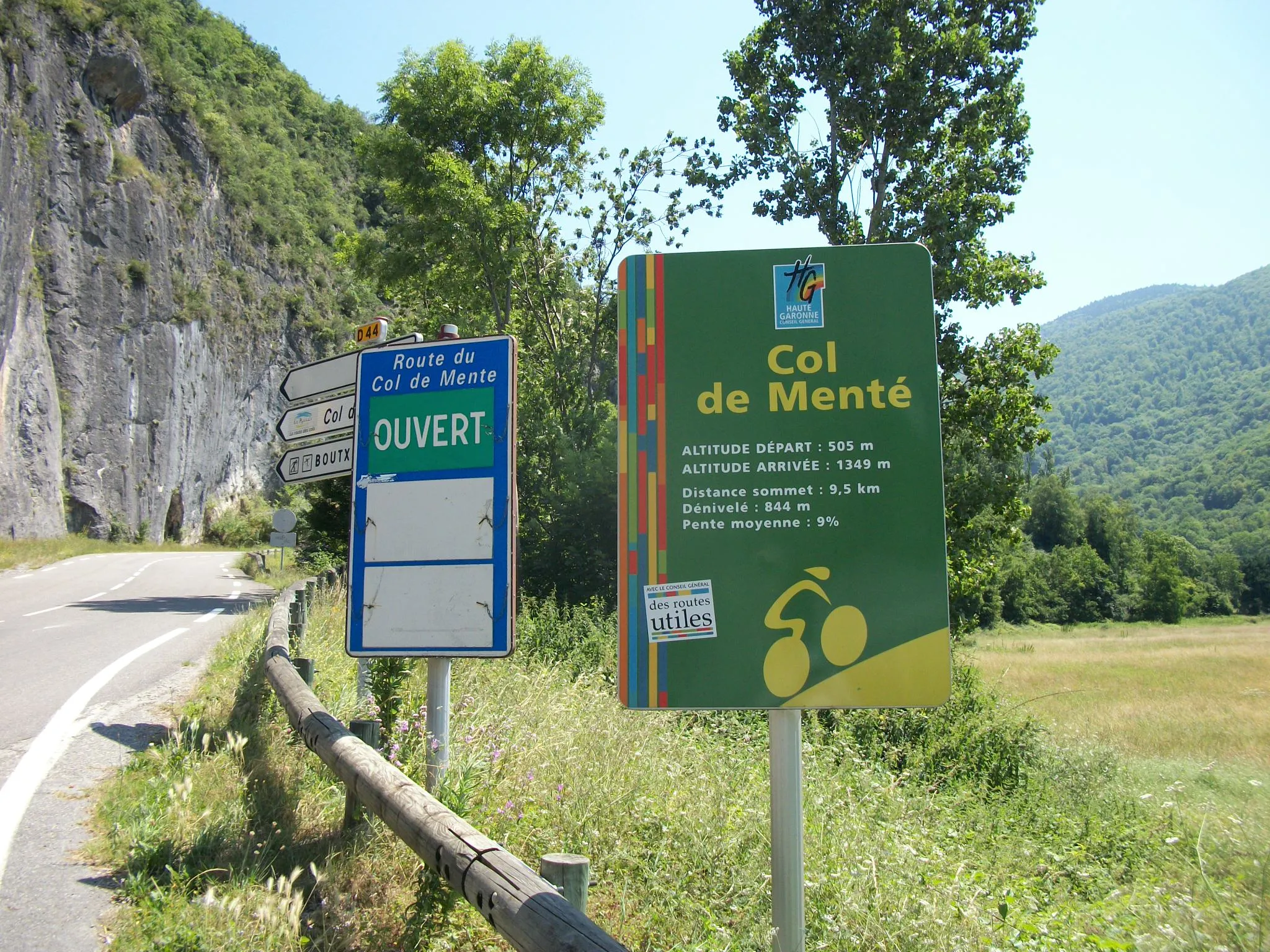 Photo showing: Panneau d'informations au pied du col de Menté à Saint-Beat