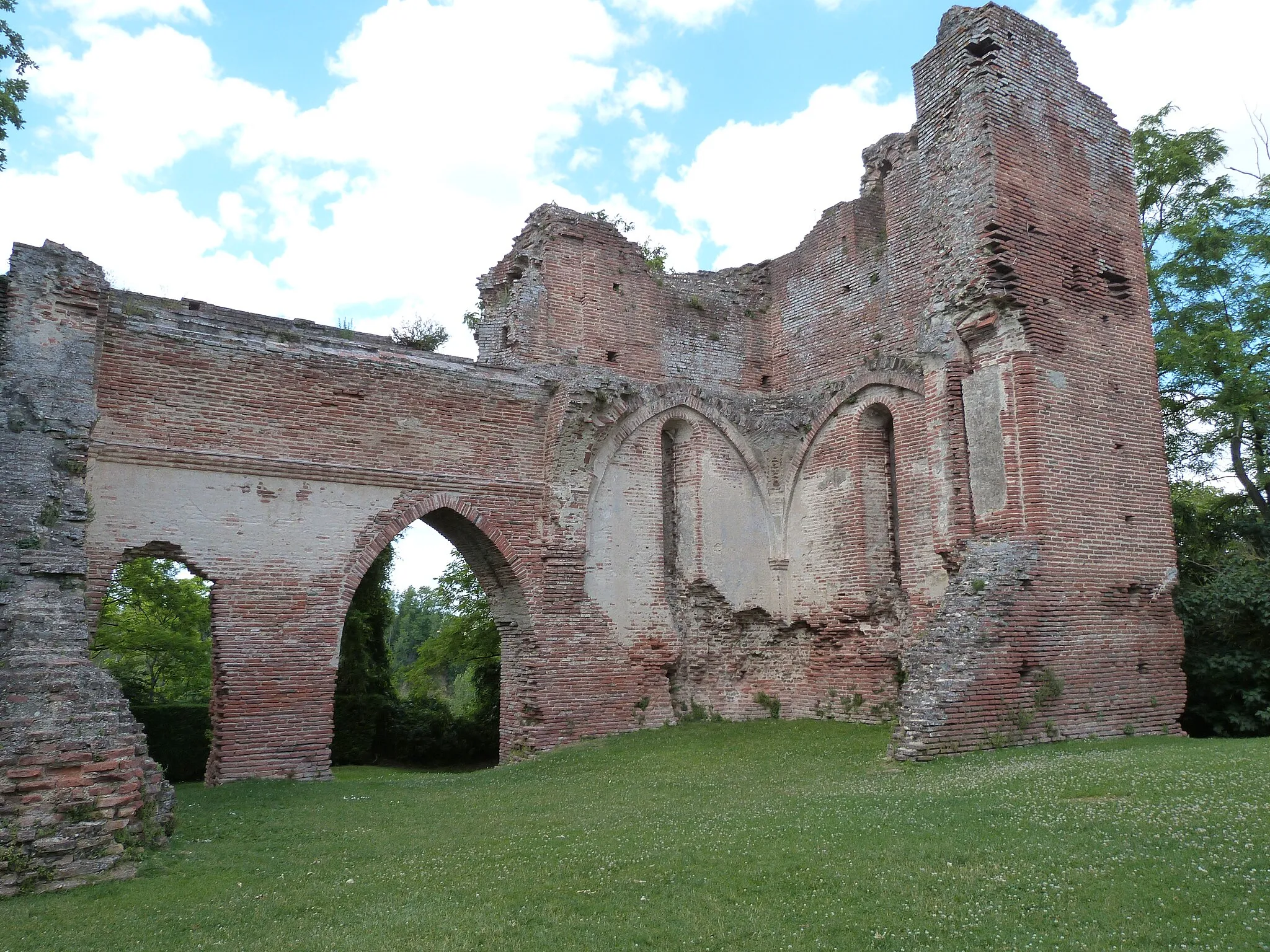 Photo showing: Ruines du Castela de Saint-Sulpice-la-Pointe (Tarn)