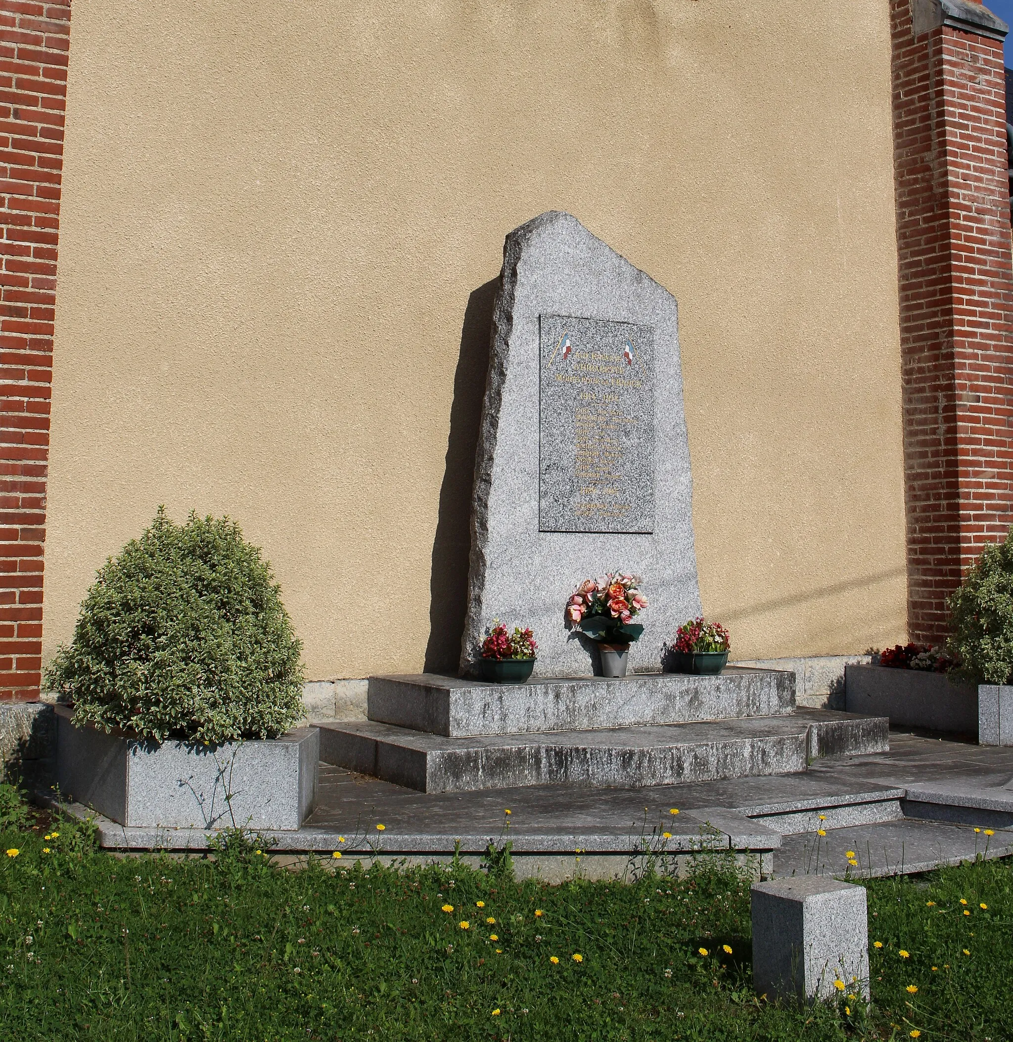 Photo showing: Monument aux morts de Hibarette (Hautes-Pyrénées)