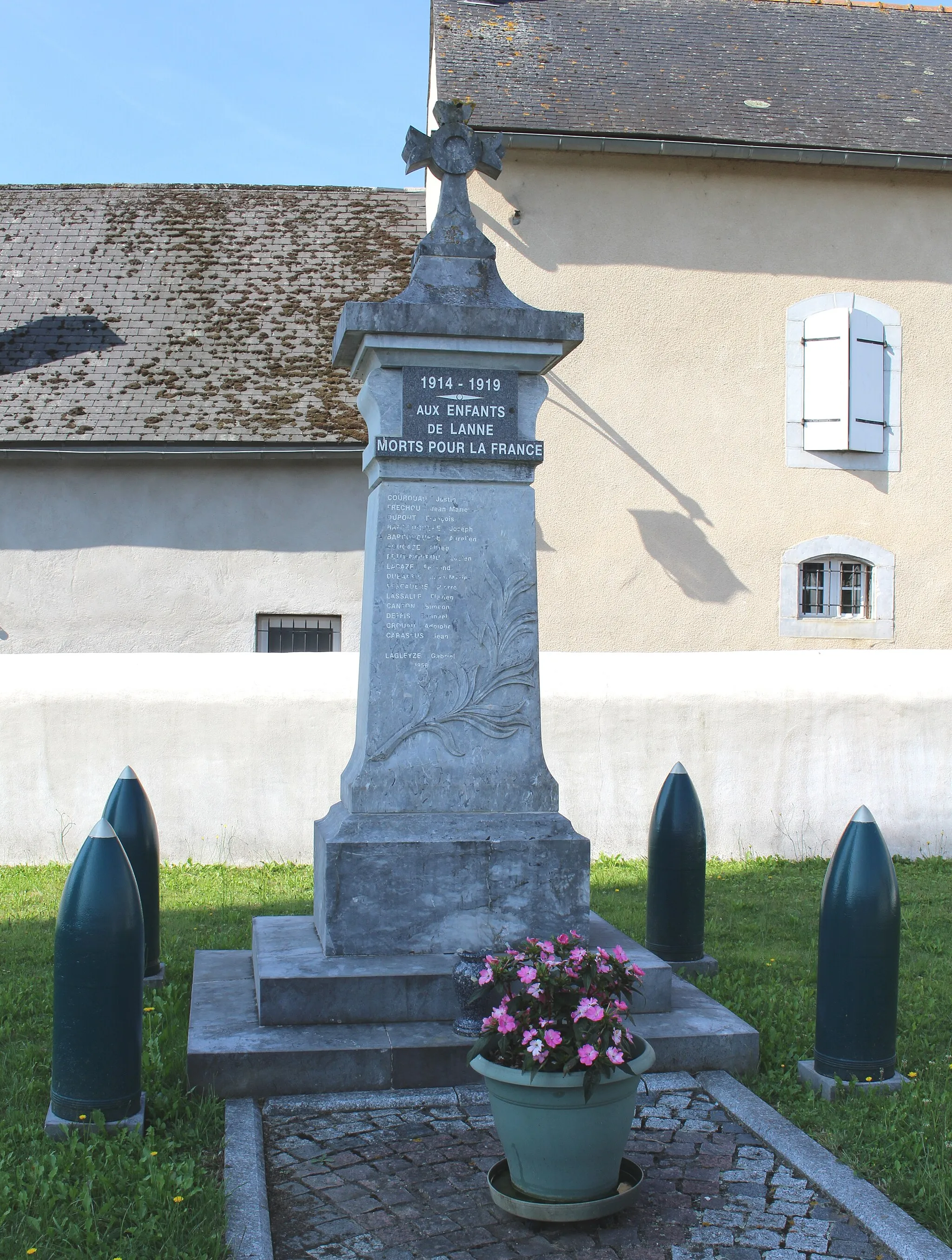 Photo showing: Monument aux morts de Lanne (Hautes-Pyrénées)