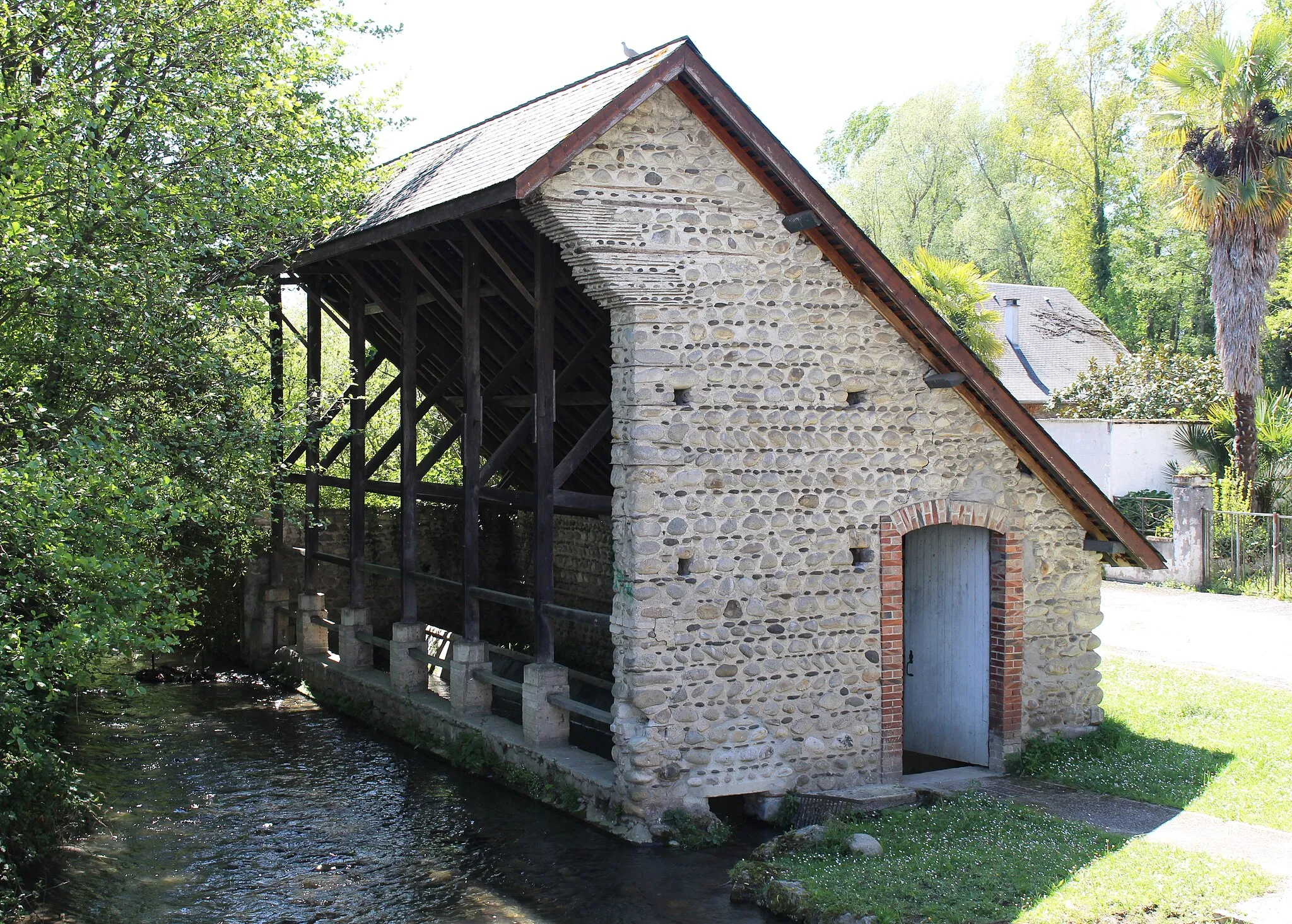 Photo showing: Lavoir d'Arcizac-Adour (Hautes-Pyrénées)