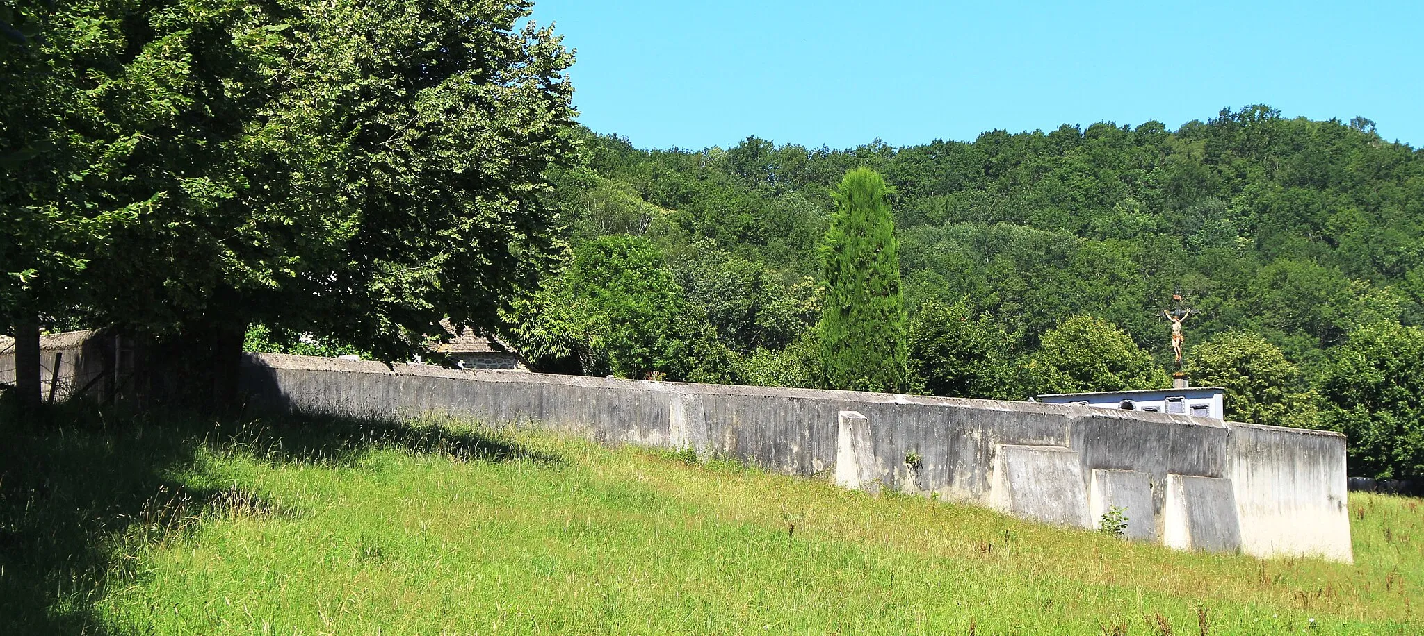 Photo showing: Cimetière d'Orincles (Hautes-Pyrénées)