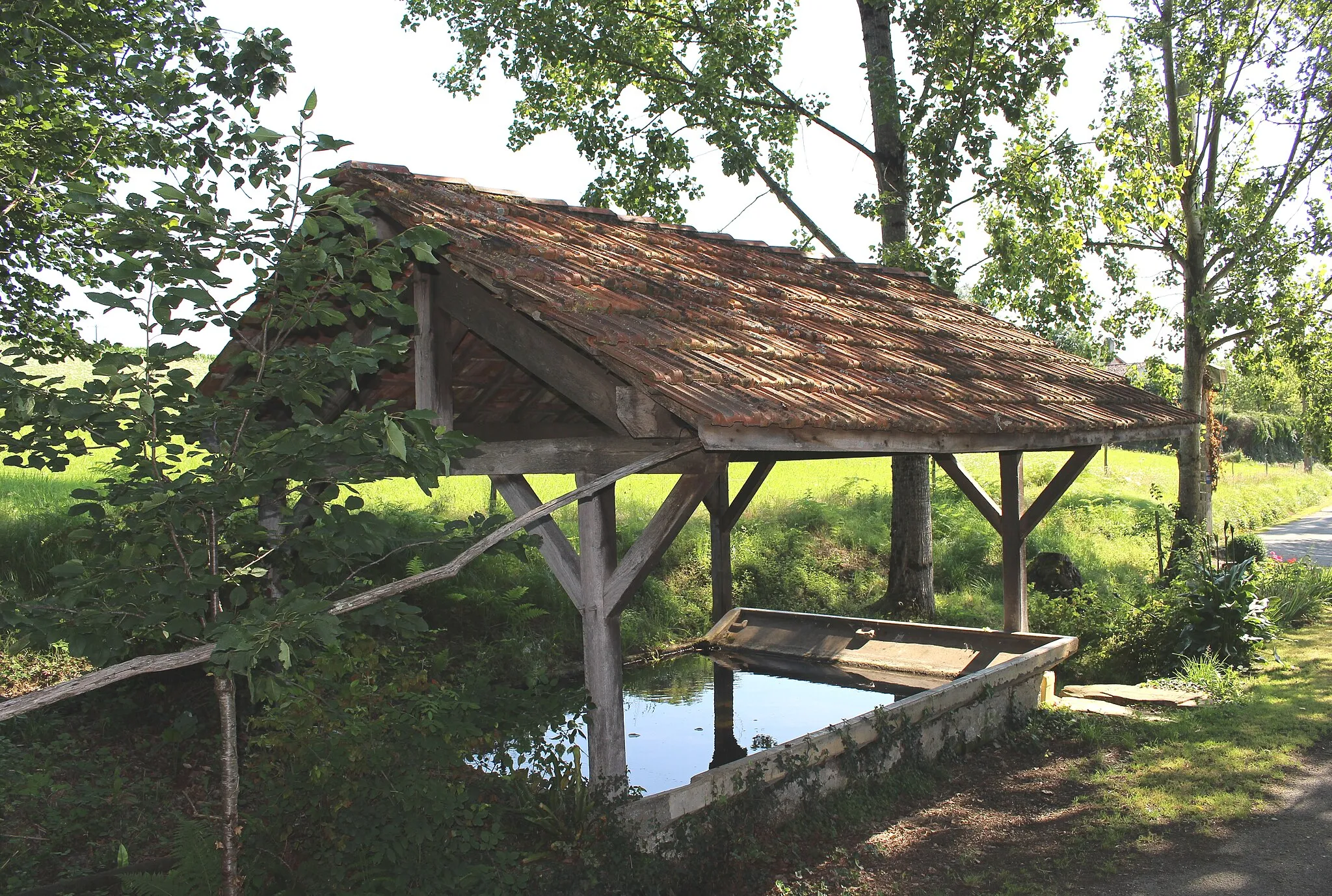 Photo showing: Lavoir de Bonrepos (Hautes-Pyrénées)