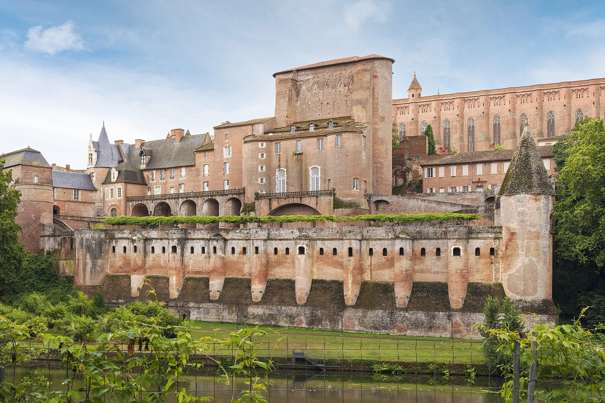 Photo showing: This building is indexed in the base Mérimée, a database of architectural heritage maintained by the French Ministry of Culture, under the reference PA00095480 .