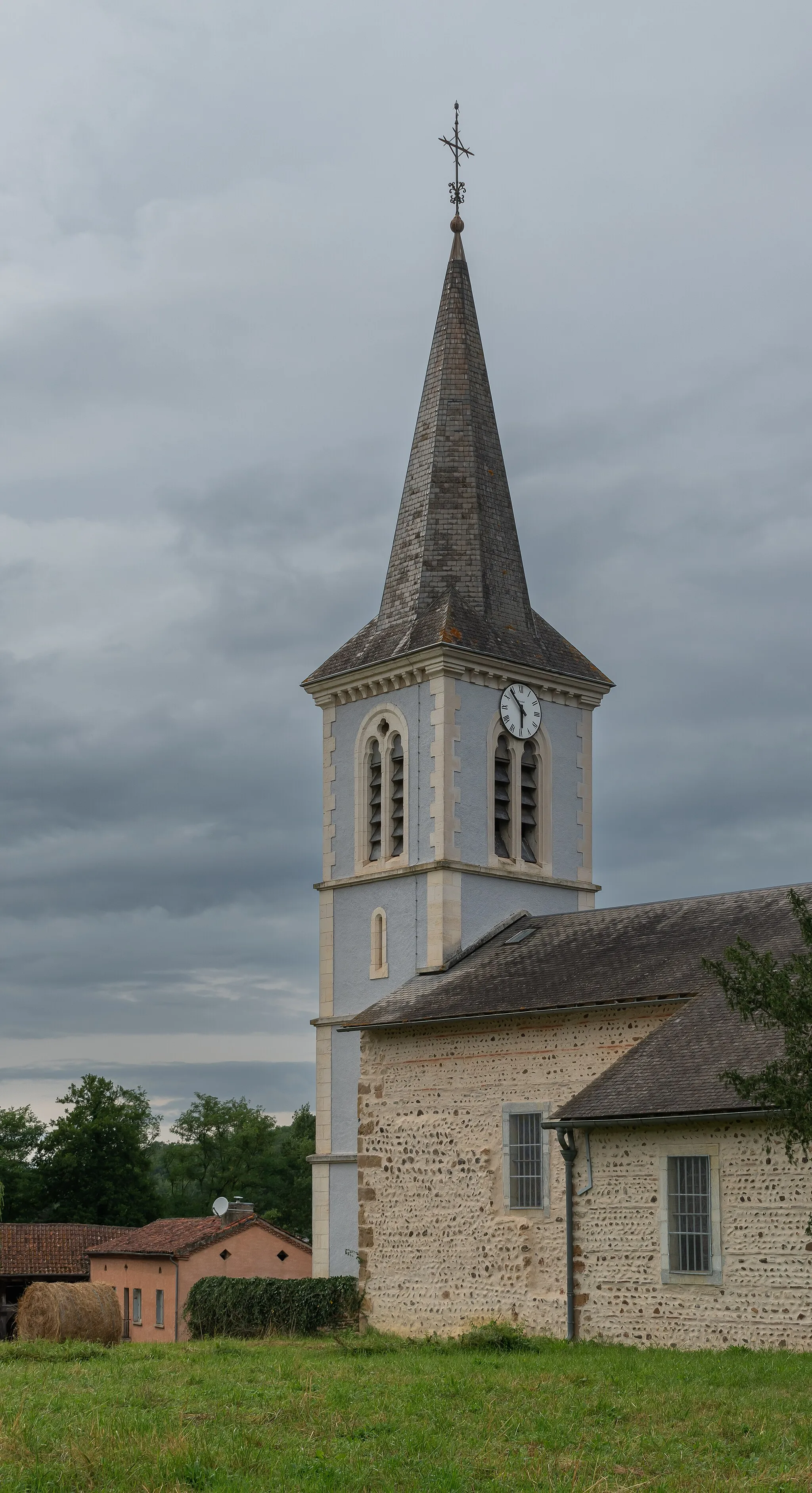 Photo showing: Bell tower of the Assumption church in Osmets, Hautes-Pyrénées, France