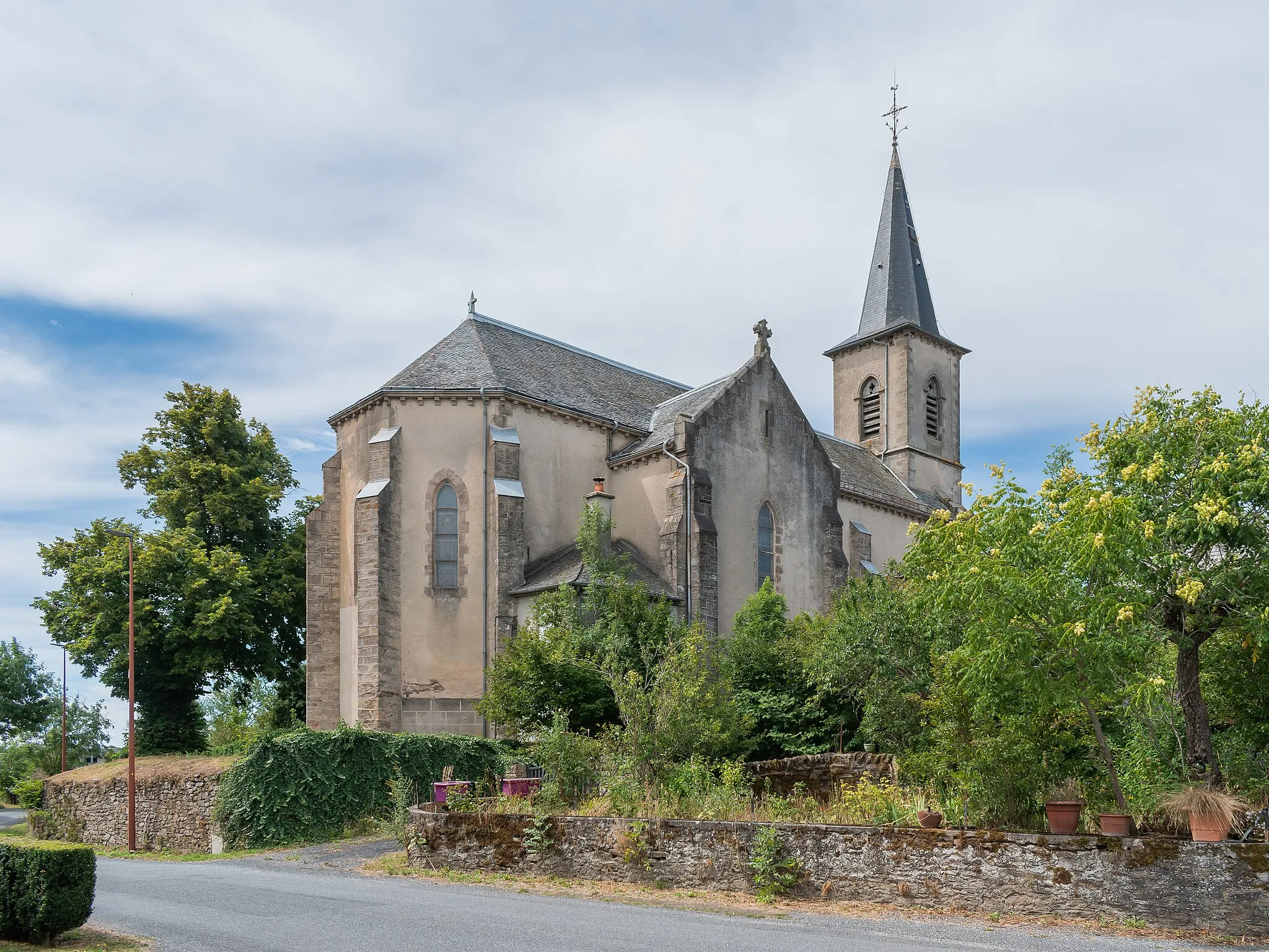 Photo showing: Saint Martial church in Trémouilles, Aveyron, France