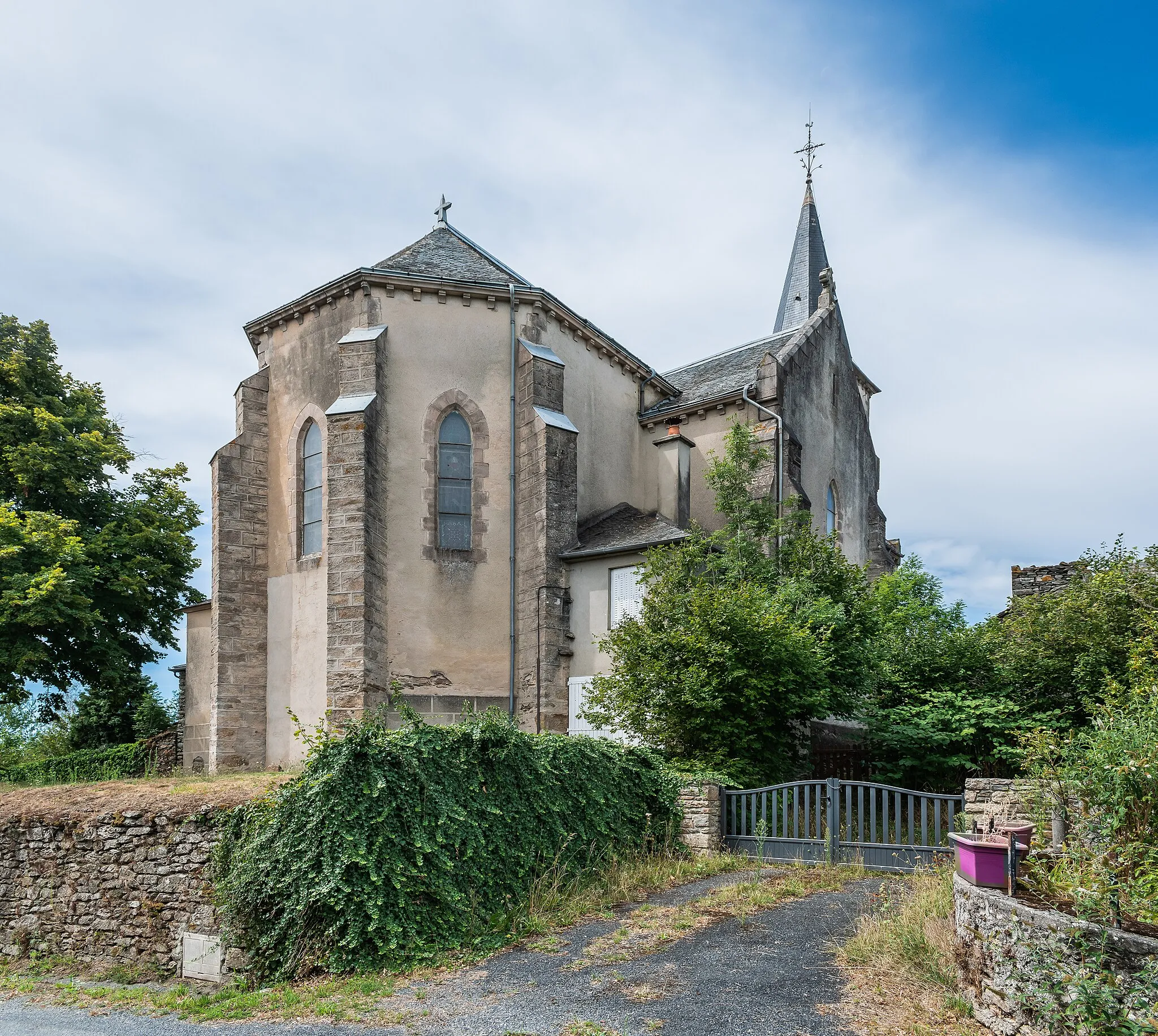 Photo showing: Saint Martial church in Trémouilles, Aveyron, France