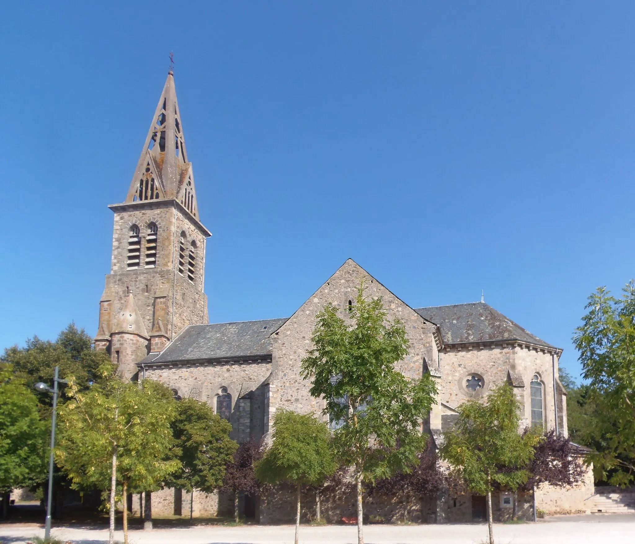 Photo showing: Morlhon-le-Haut (Occitanie, France). L'église Saint-Ferréol.