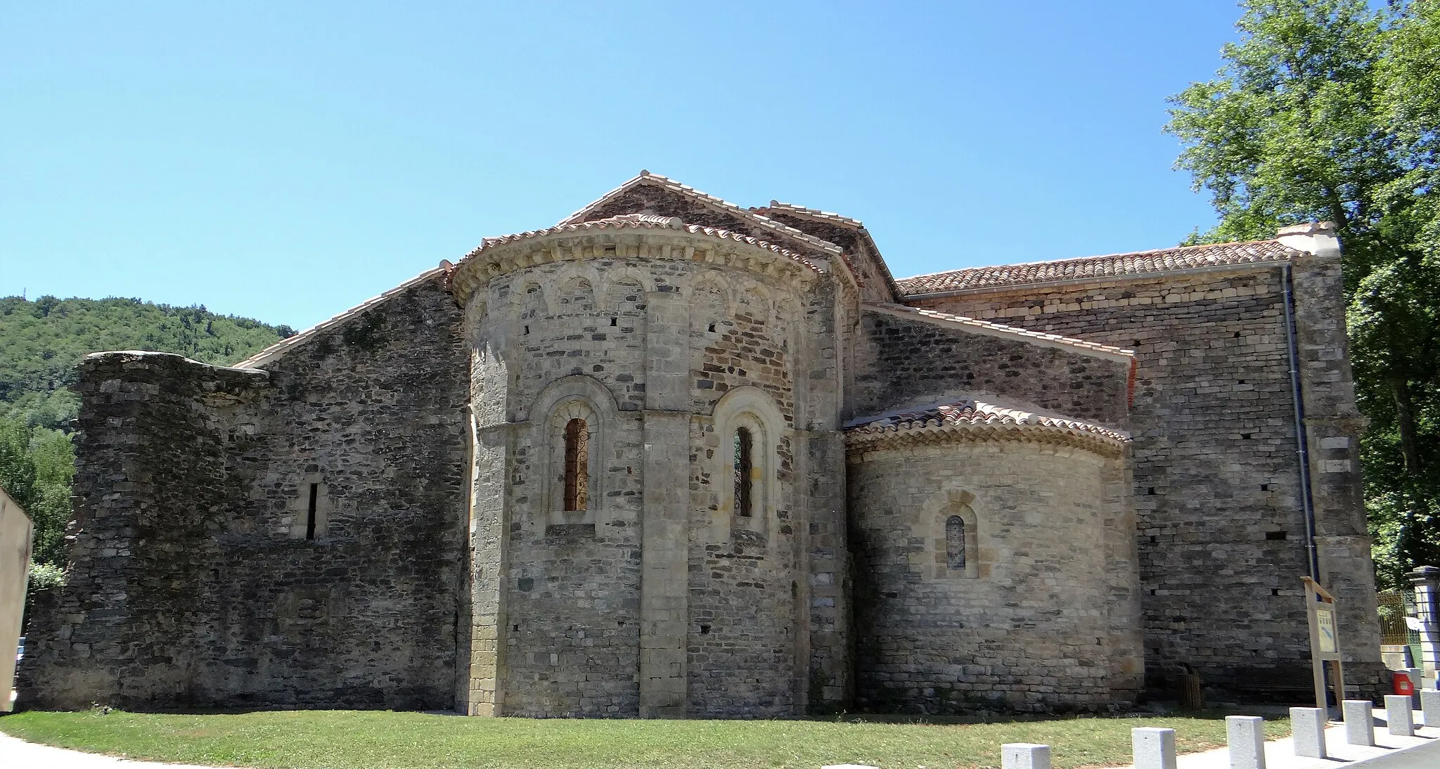 Photo showing: Burlats - Collégiale Saint-Pierre - Chevet de la collégiale