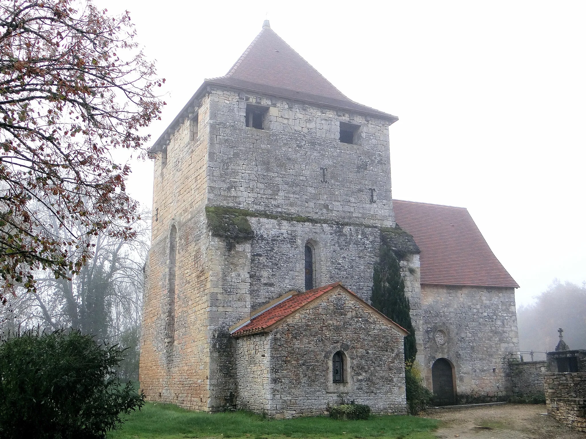 Photo showing: Salviac - Église Saint-Denis de Luziers - Côté nord