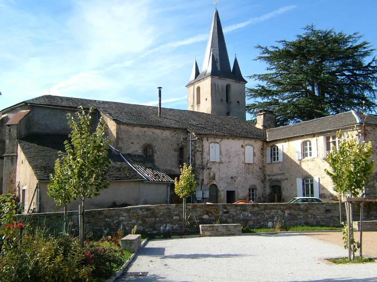 Photo showing: Le Masnau-Massuguiès, Tarn (France); église St.Paul et ancien presbytère.