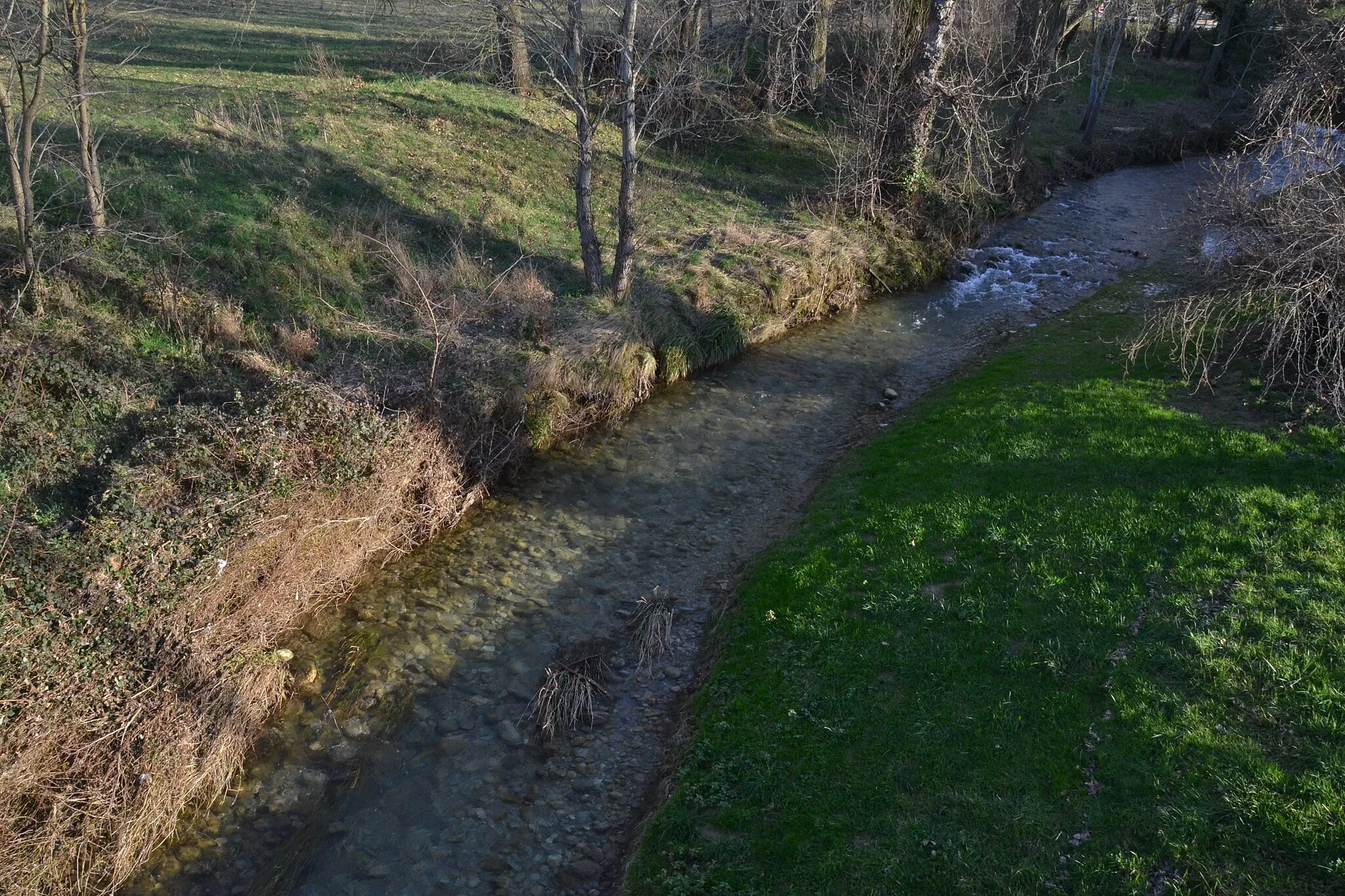 Photo showing: Le Crieu aux Rives, commune de Verniolle (Ariège, France).