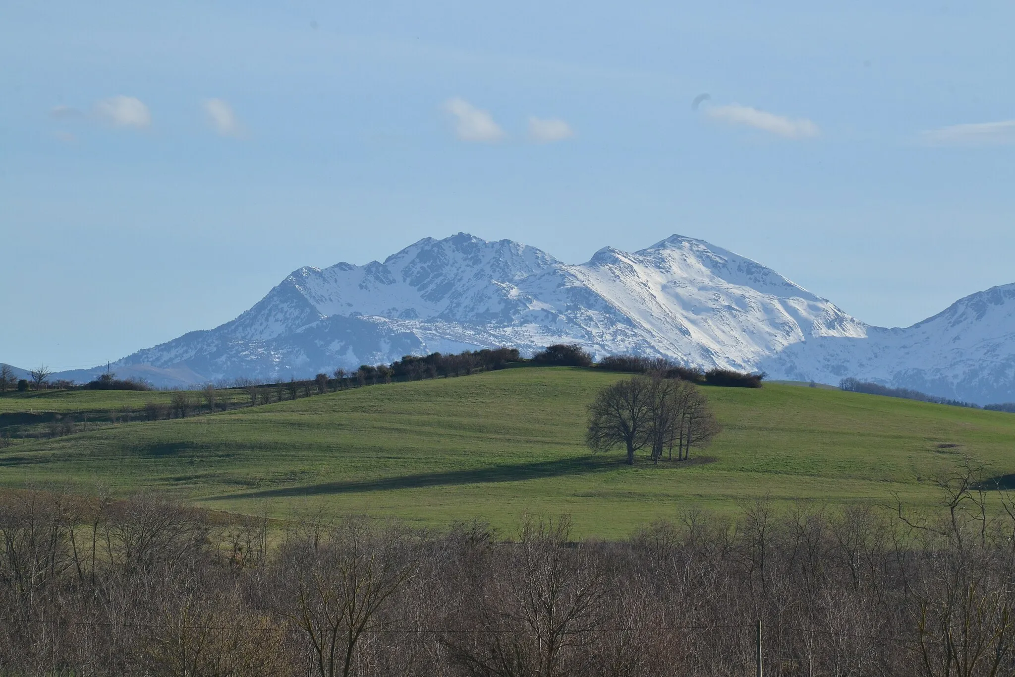 Photo showing: Le massif de Tabe vu depuis Verniolle (Ariège, France).