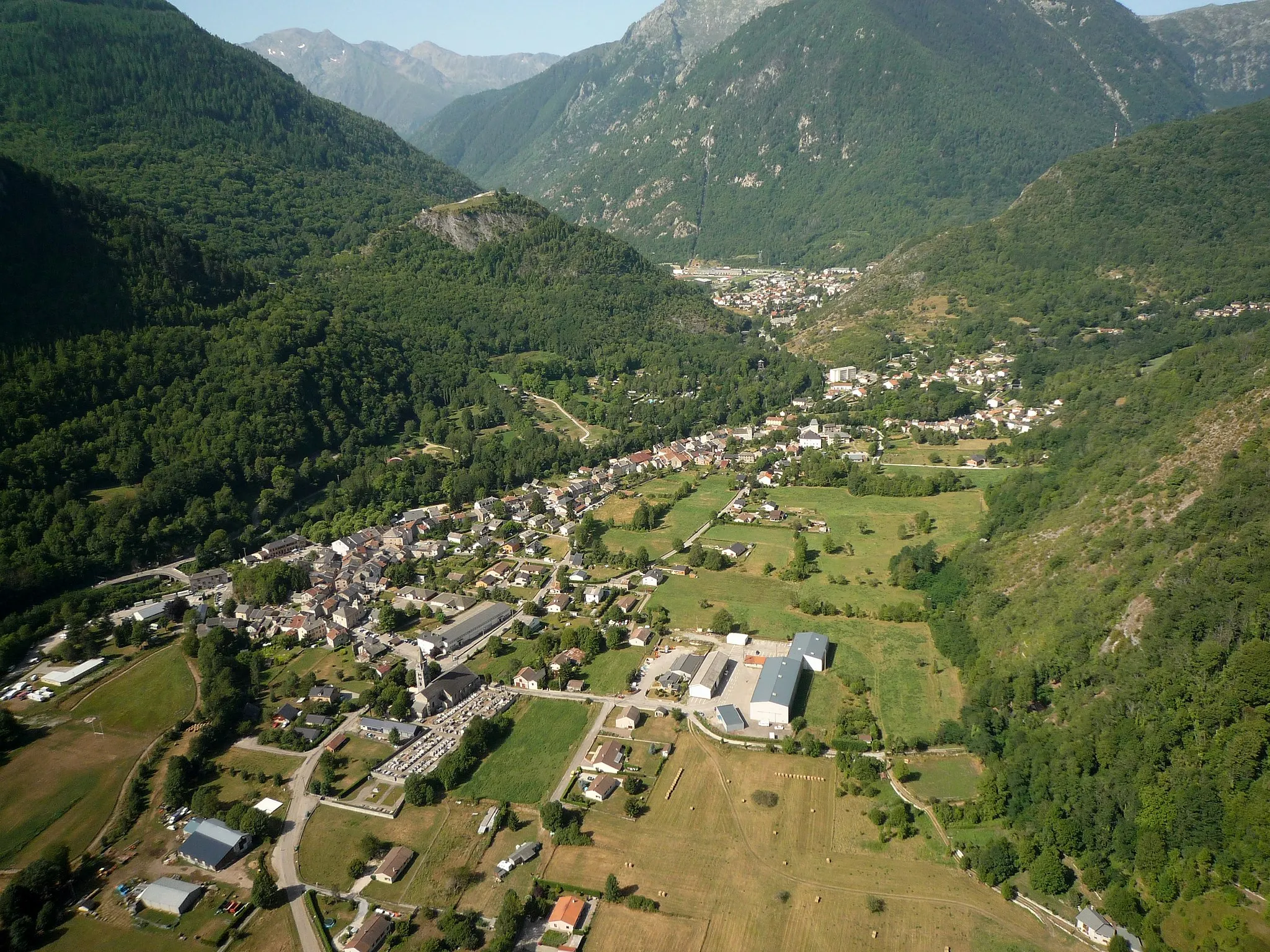 Photo showing: Commune de Vicdessos en Ariège, prise en parapente.