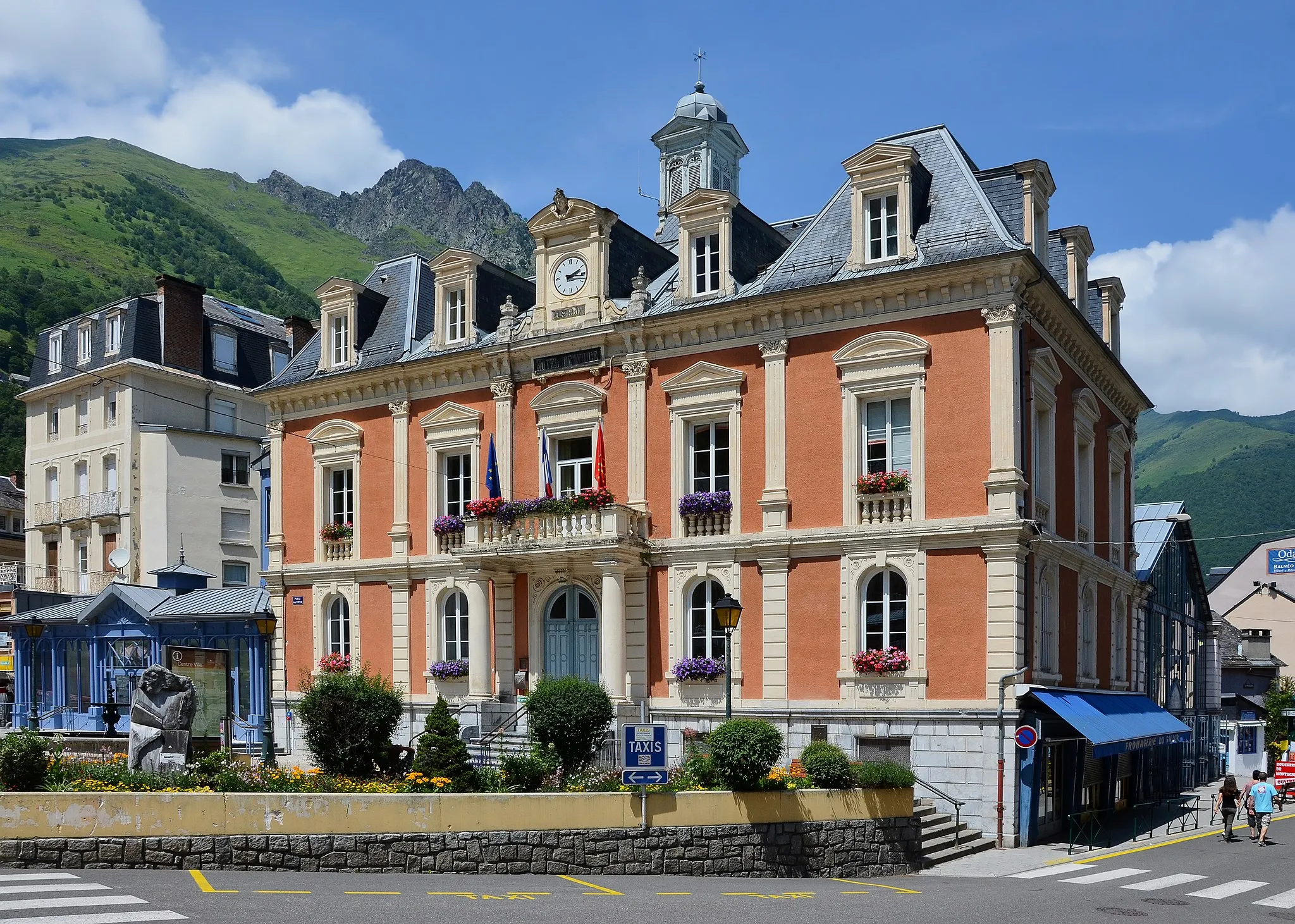 Photo showing: Town hall of Cauterets, Hautes-Pyrénées, France.