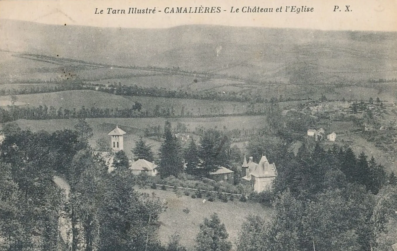 Photo showing: Le hameau de Camalières, son château et son église à Lacaze (Tarn)