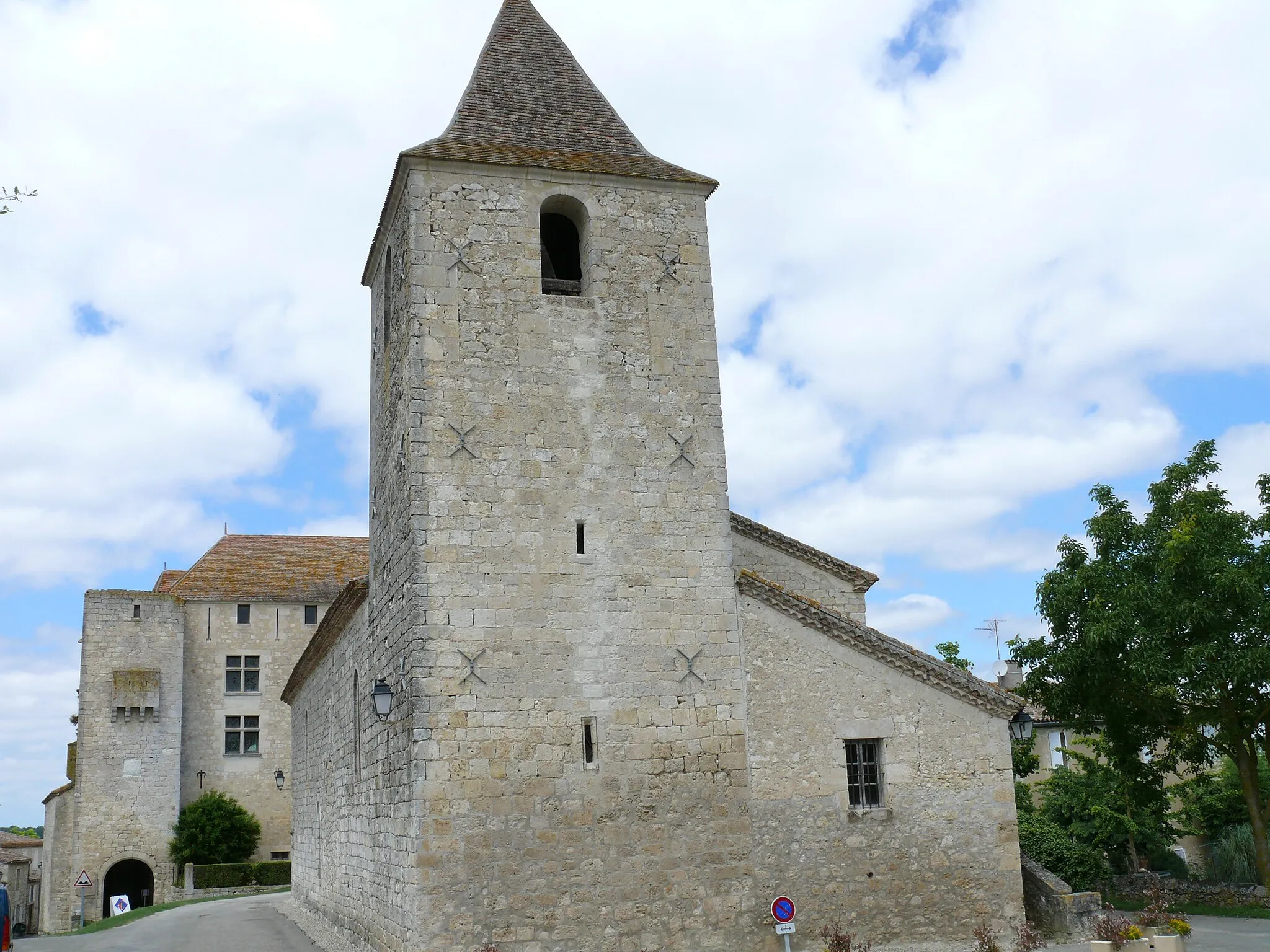 Photo showing: Château de Gramont (Tarn-et-Garonne) - L'église et le château