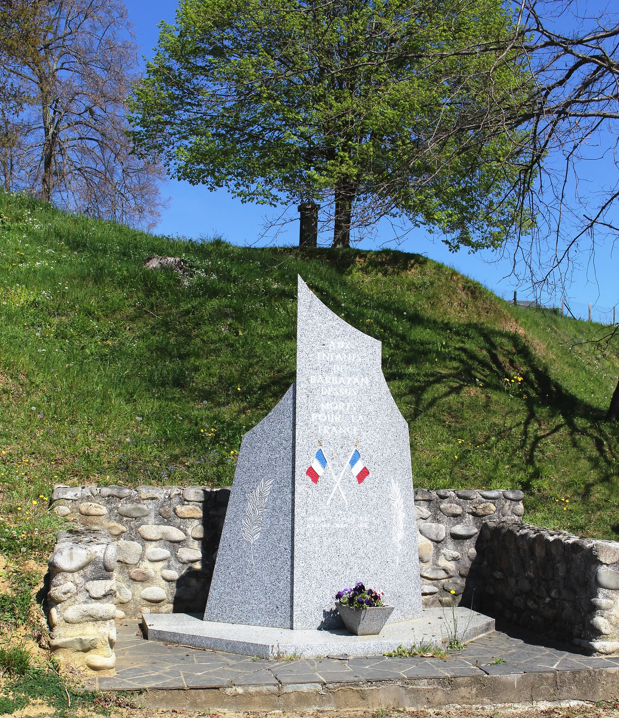 Photo showing: Monument aux morts de Barbazan-Dessus (Hautes-Pyrénées)