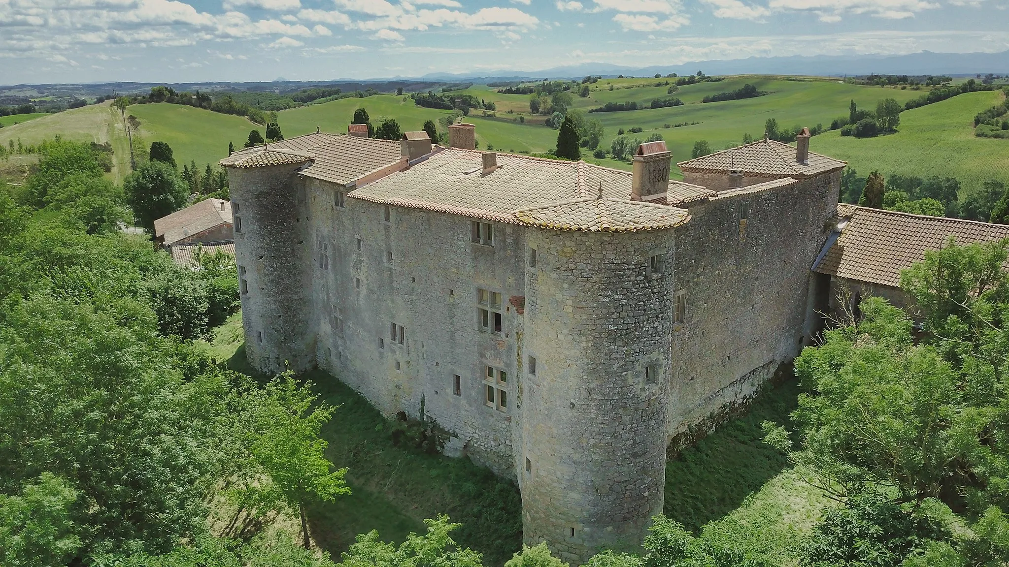 Photo showing: Vue aérienne du Château de Mézerville prise en 2021