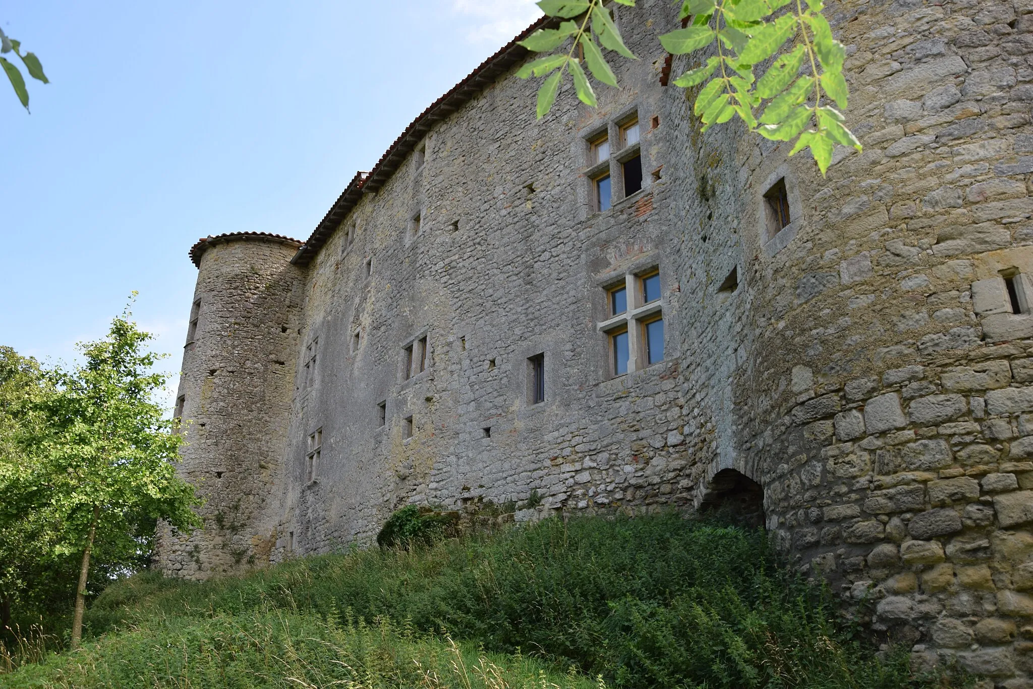 Photo showing: This building is indexed in the base Mérimée, a database of architectural heritage maintained by the French Ministry of Culture, under the reference PA00102770 .