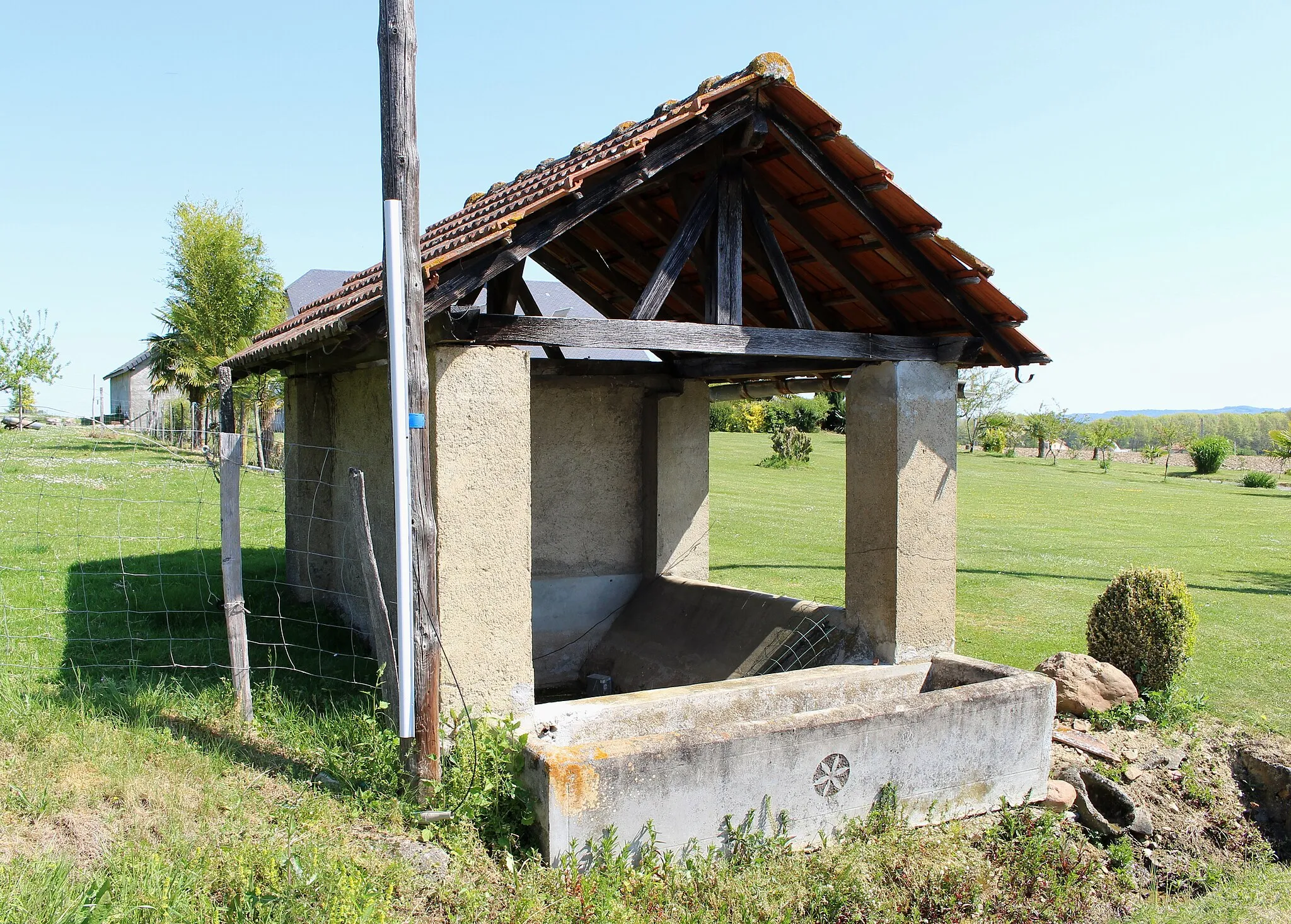 Photo showing: Lavoir de Lansac (Hautes-Pyrénées)