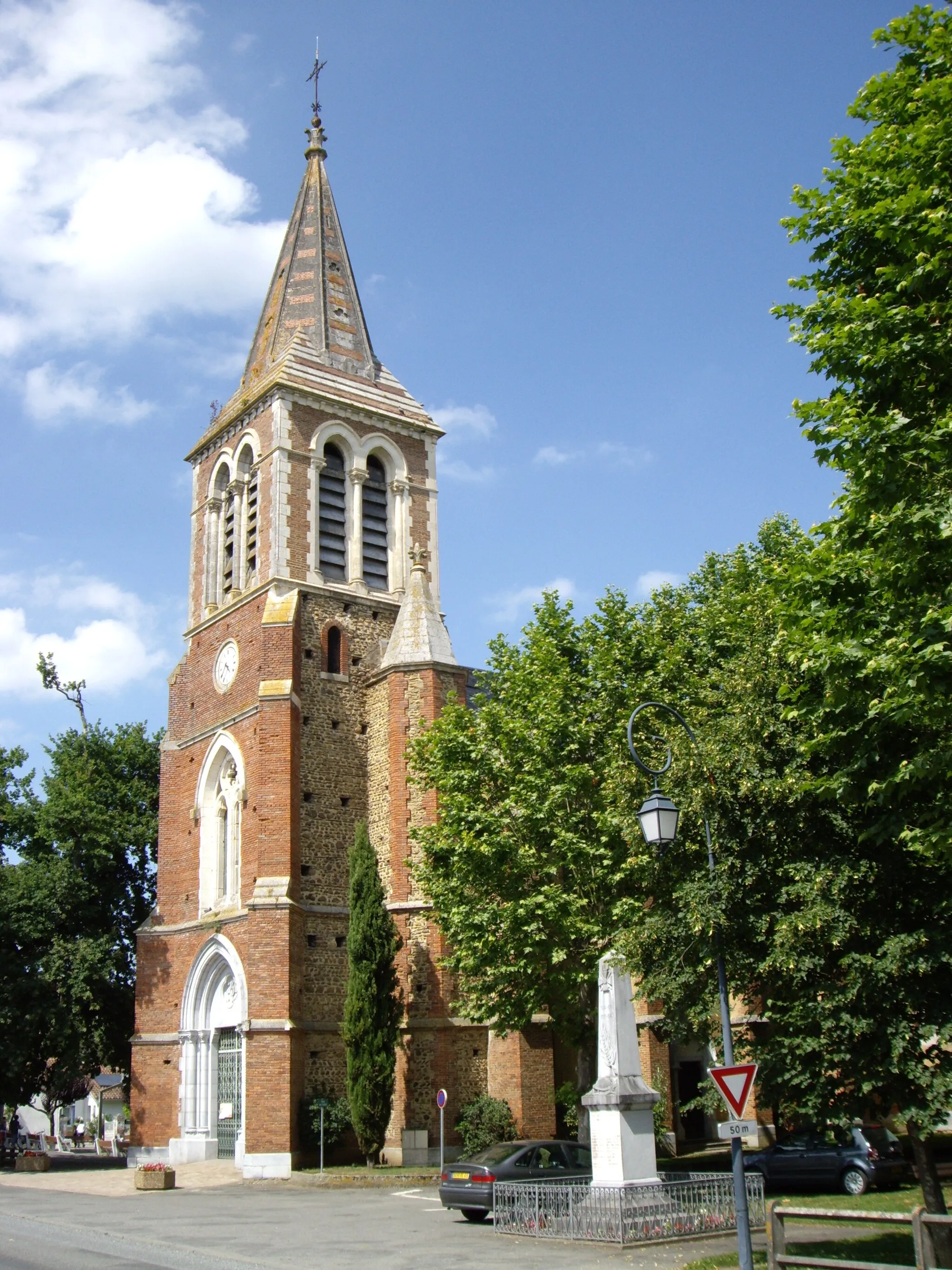 Photo showing: St. Cristopher Church, Bordes, Hautes-Pyrénées, France