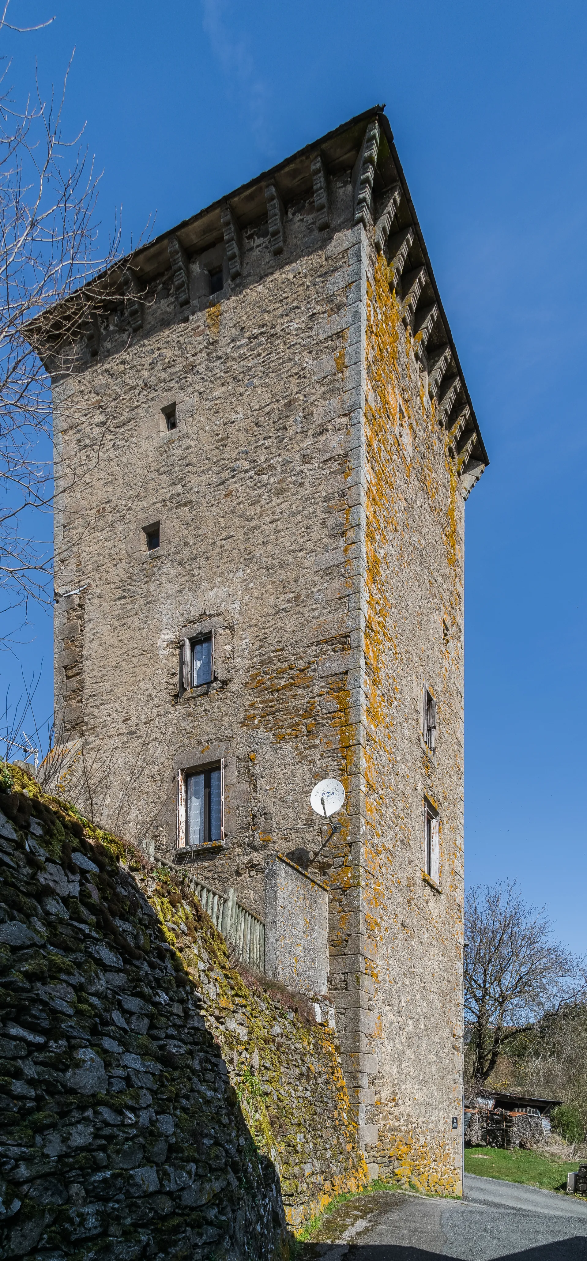 Photo showing: Templar tower in La Clau in commune of Vézins-de-Lévézou, Aveyron, France