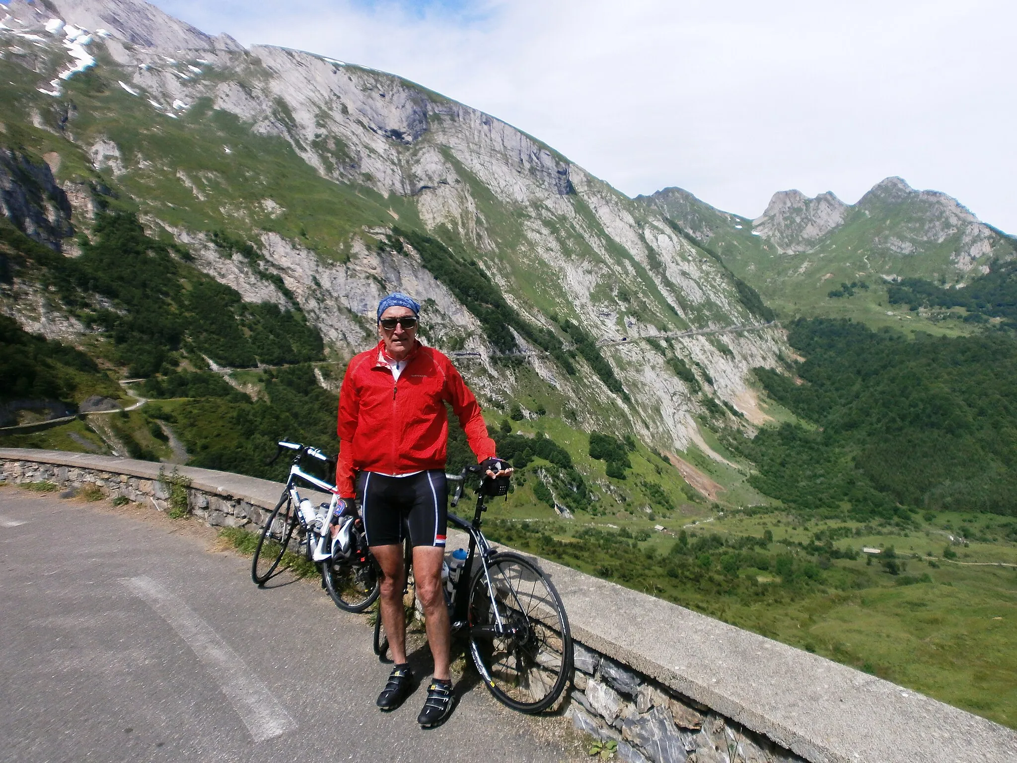 Photo showing: Cicloturismo-circo del Soulor entre este col y el Aubisque-Francia-2014