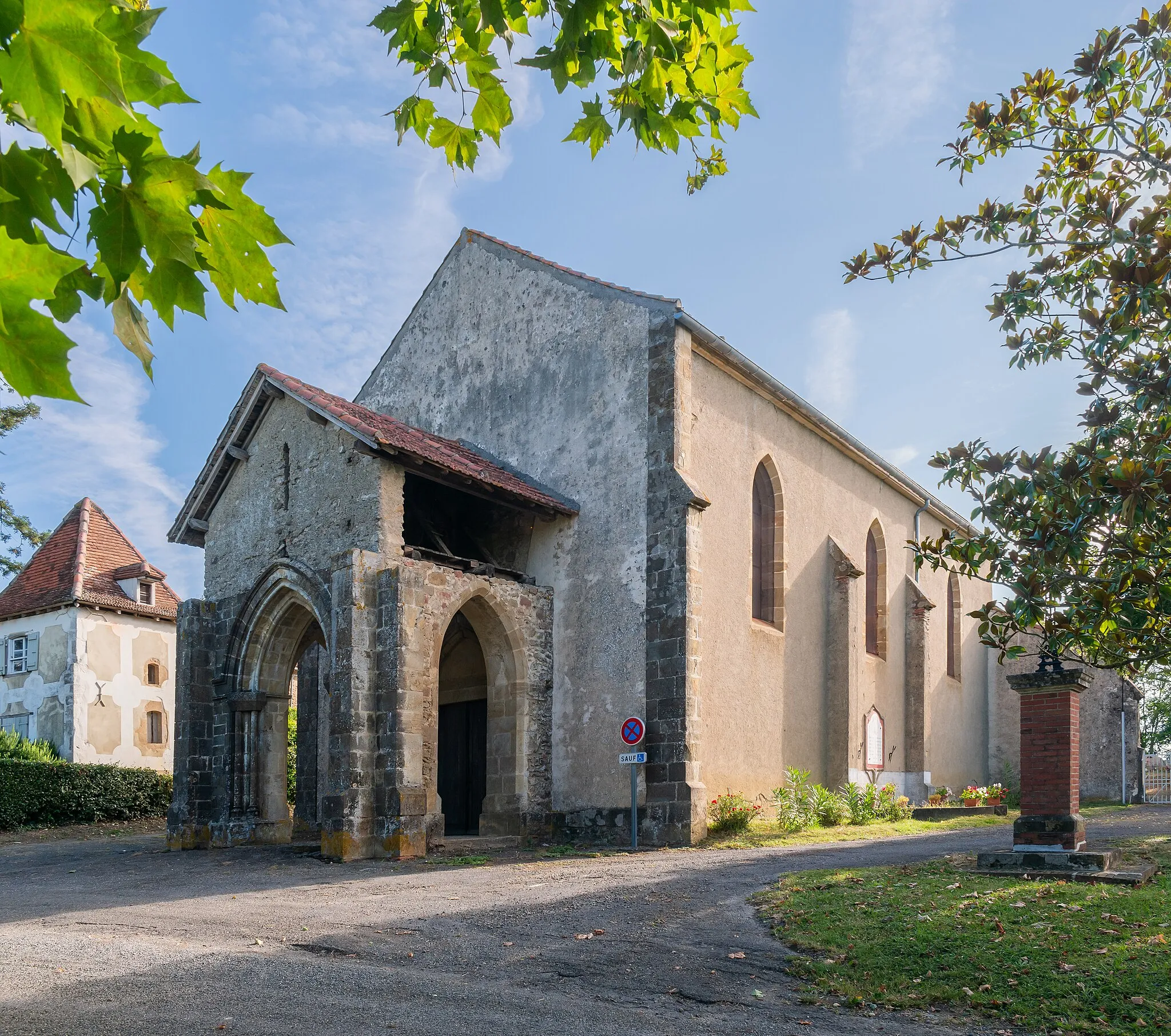 Photo showing: Saint John church in Tieste-Uragnoux, Gers, France