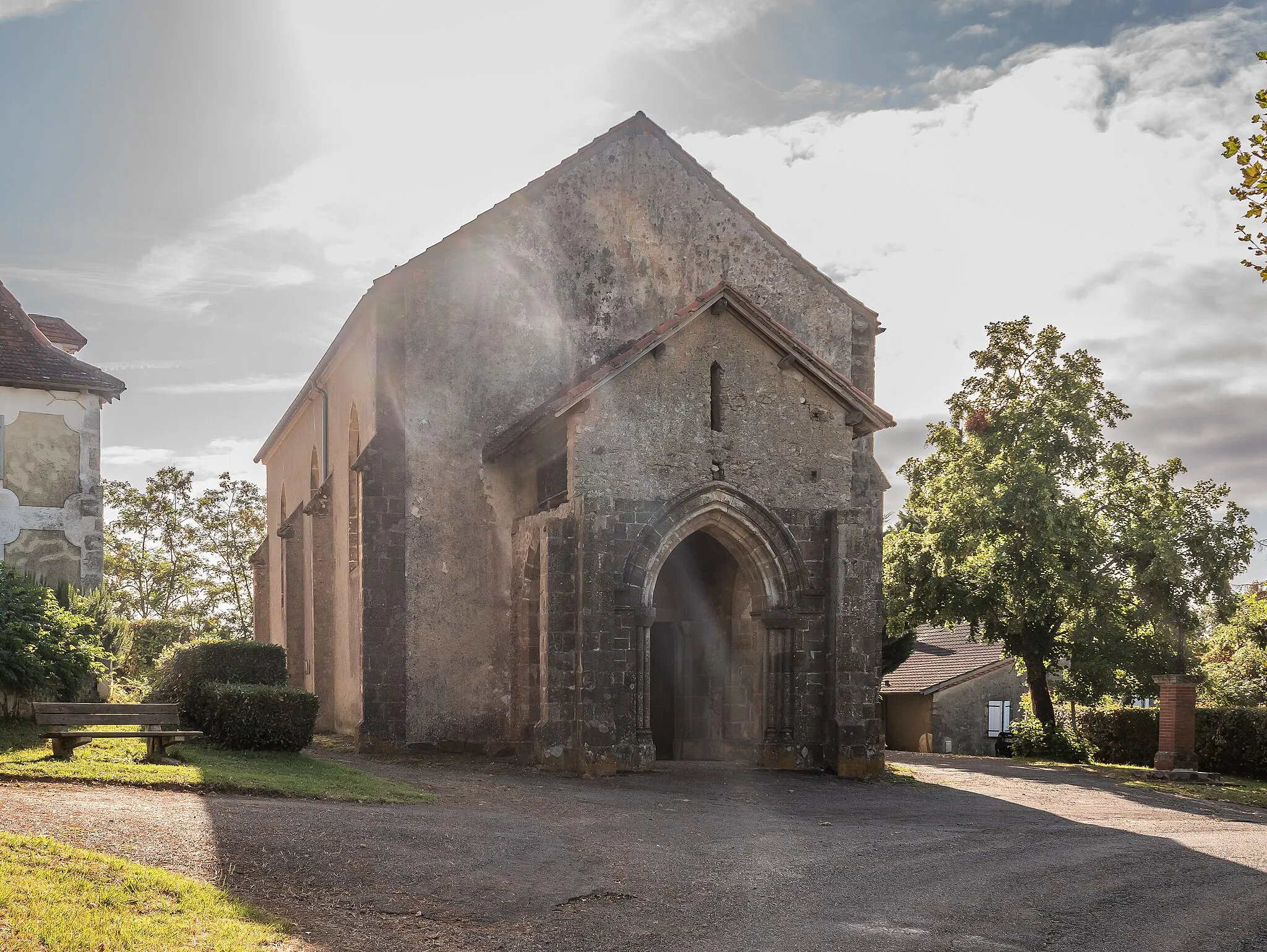 Photo showing: Saint John church in Tieste-Uragnoux, Gers, France