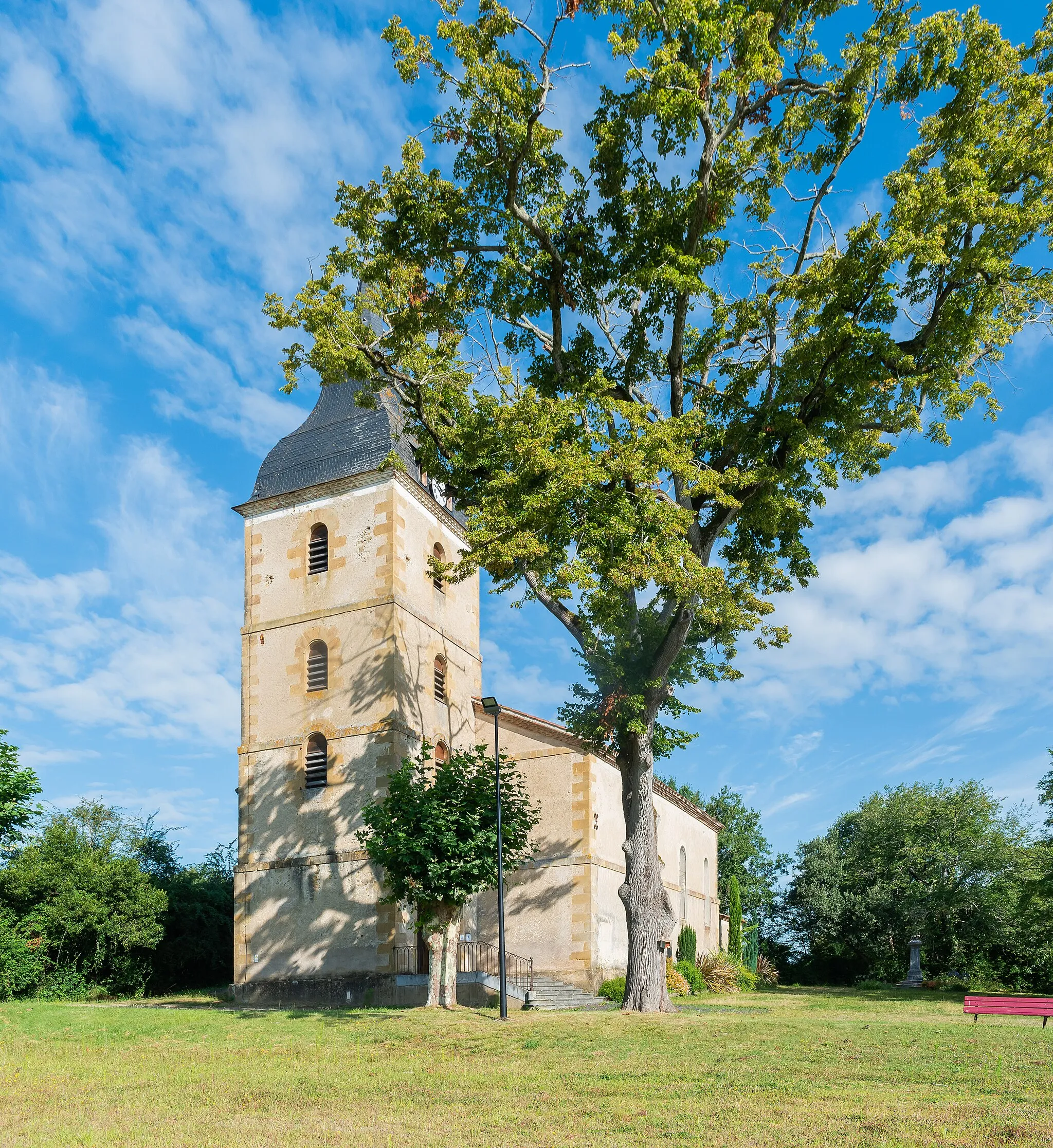 Photo showing: Saint Lawrence church in Ladevèze-Rivière, Gers, France