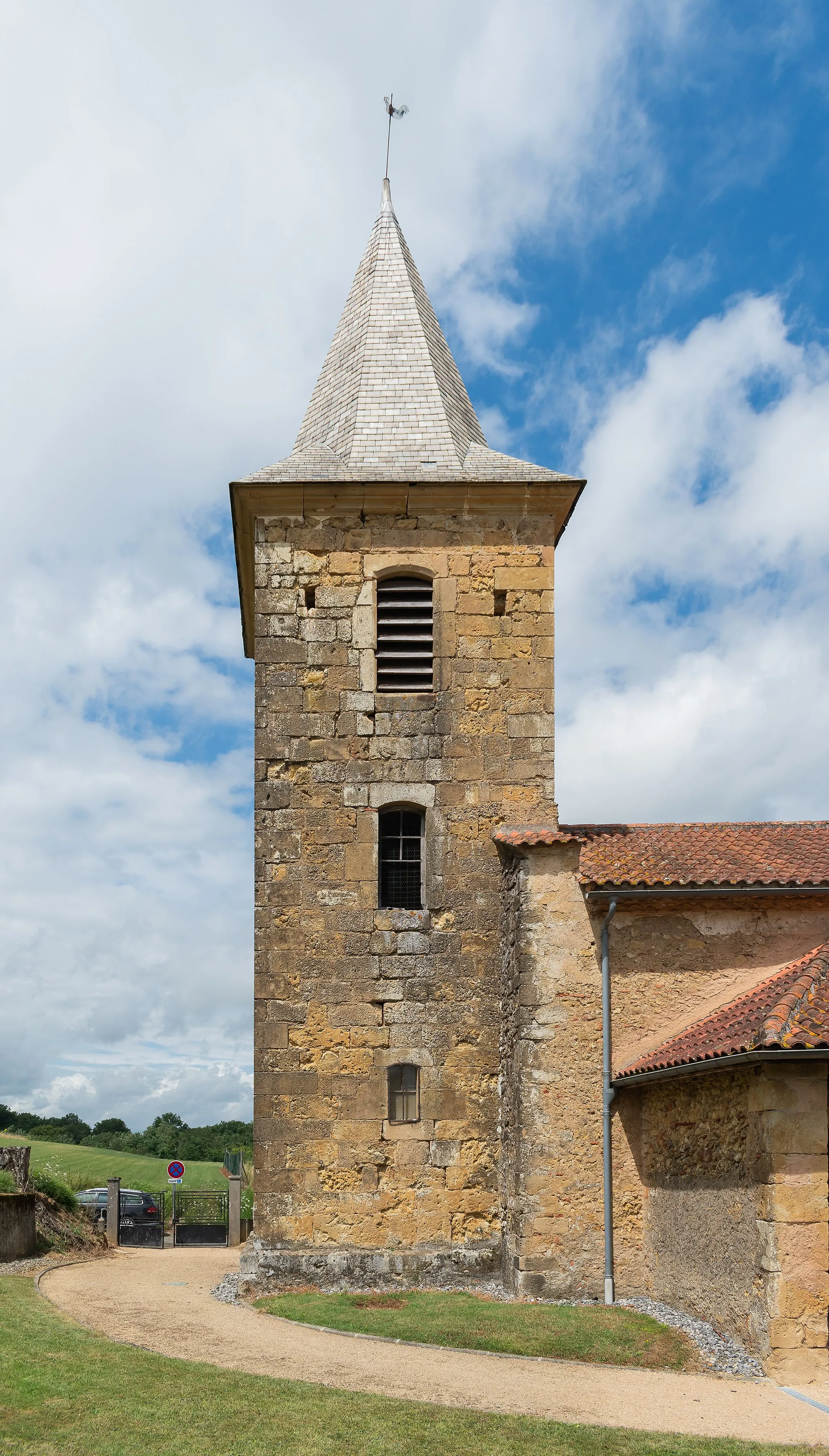 Photo showing: Saint John the Baptist church in Mazous, commune of Laguian-Mazous, Gers, France