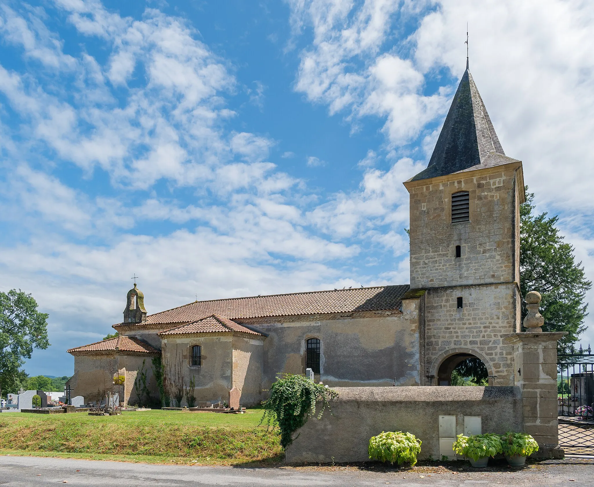 Photo showing: Saint Martin church in Laguian, commune of Laguian-Mazous, Gers, France