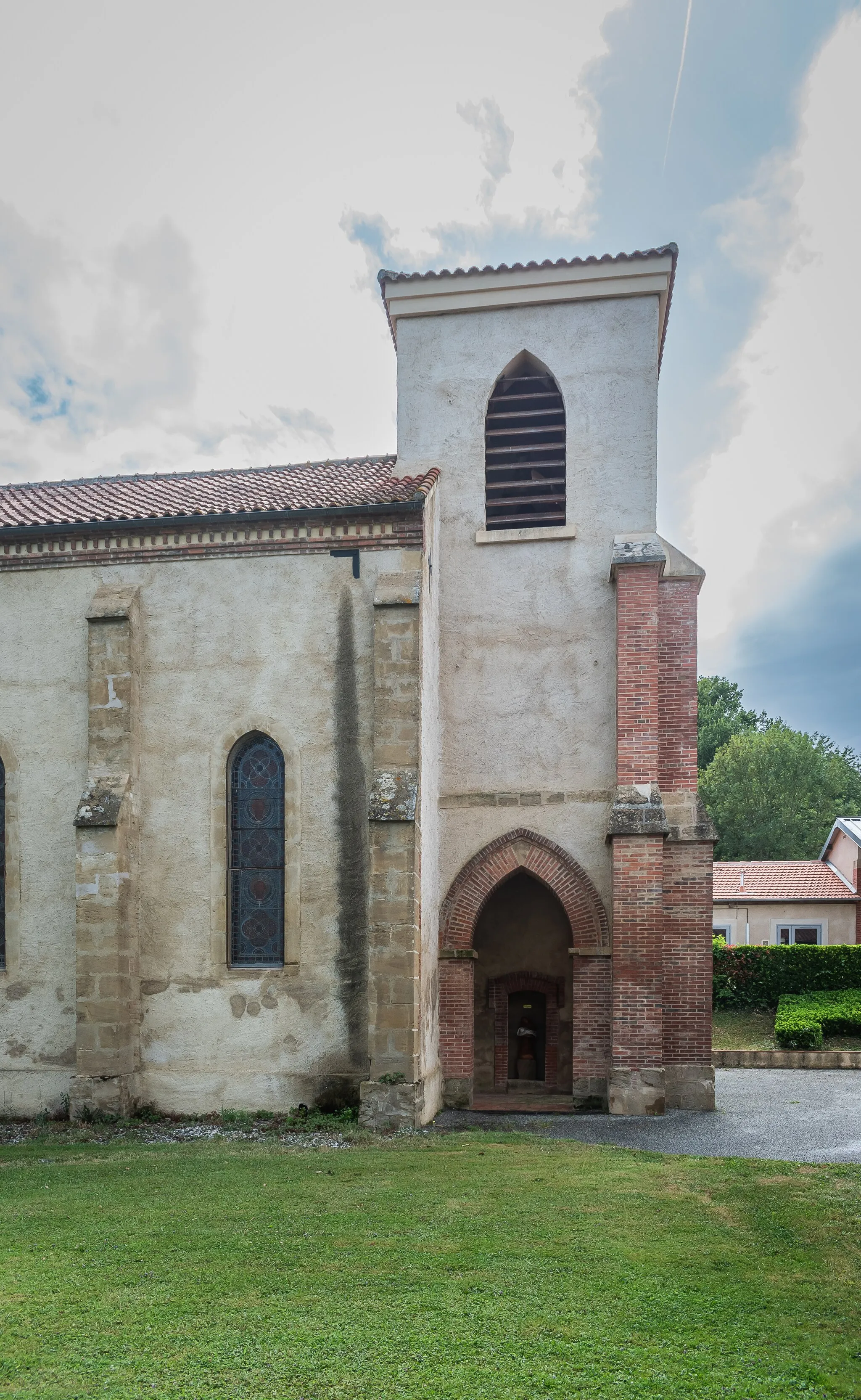 Photo showing: Saint James the Greather church in Sarraguzan, Gers, France