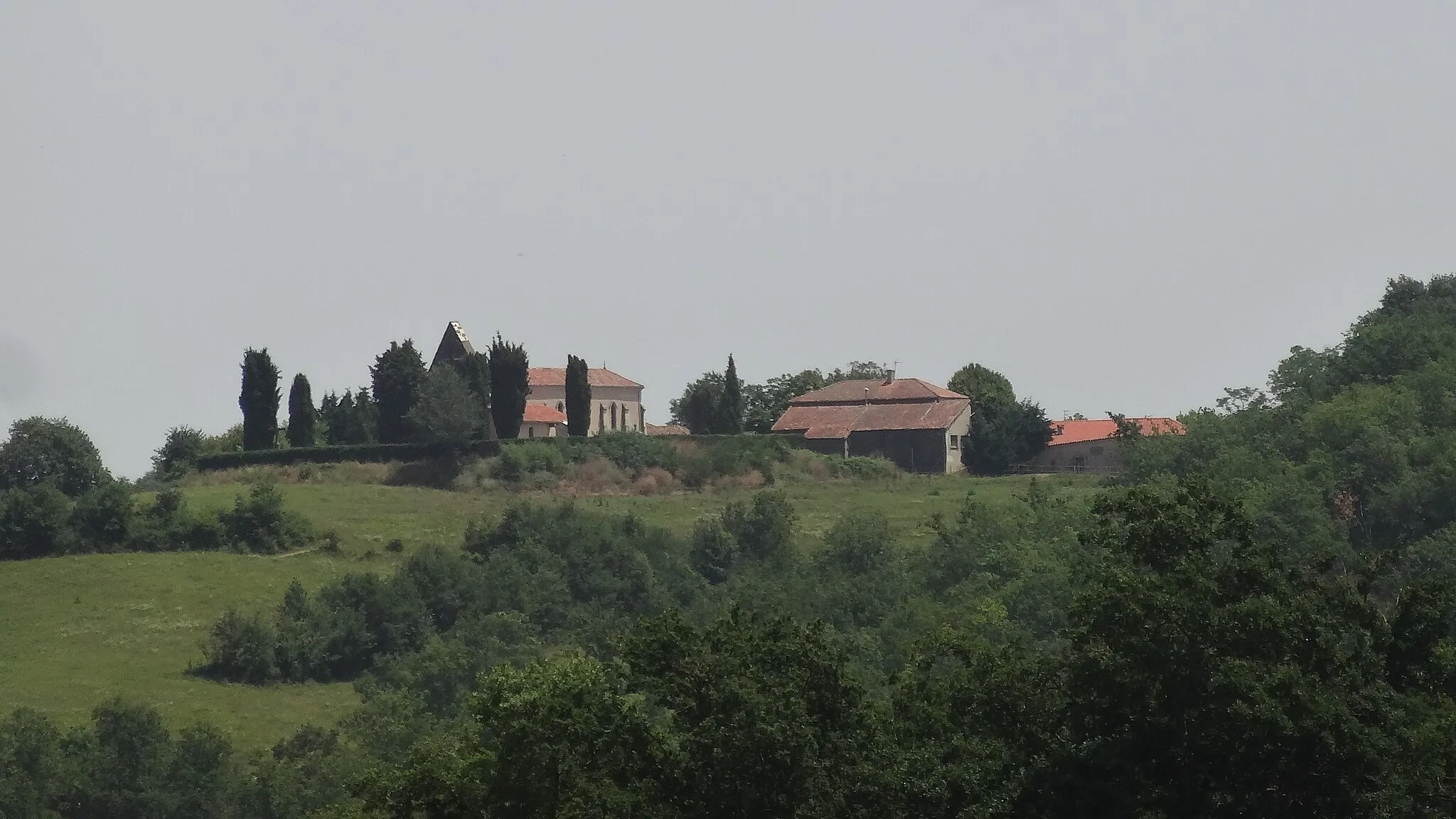Photo showing: Le villlage de Barcugnan vu depuis la chapelle d'Aroux de Tire-Houec à Manas-Bastanous.