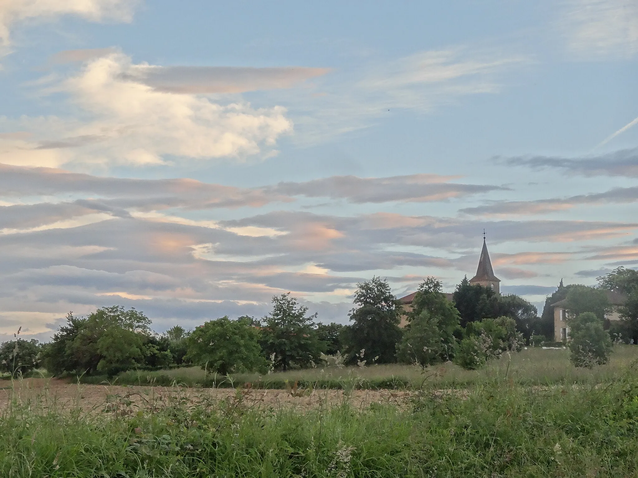 Photo showing: Le village de Manent-Montané vu depuis l'Est.