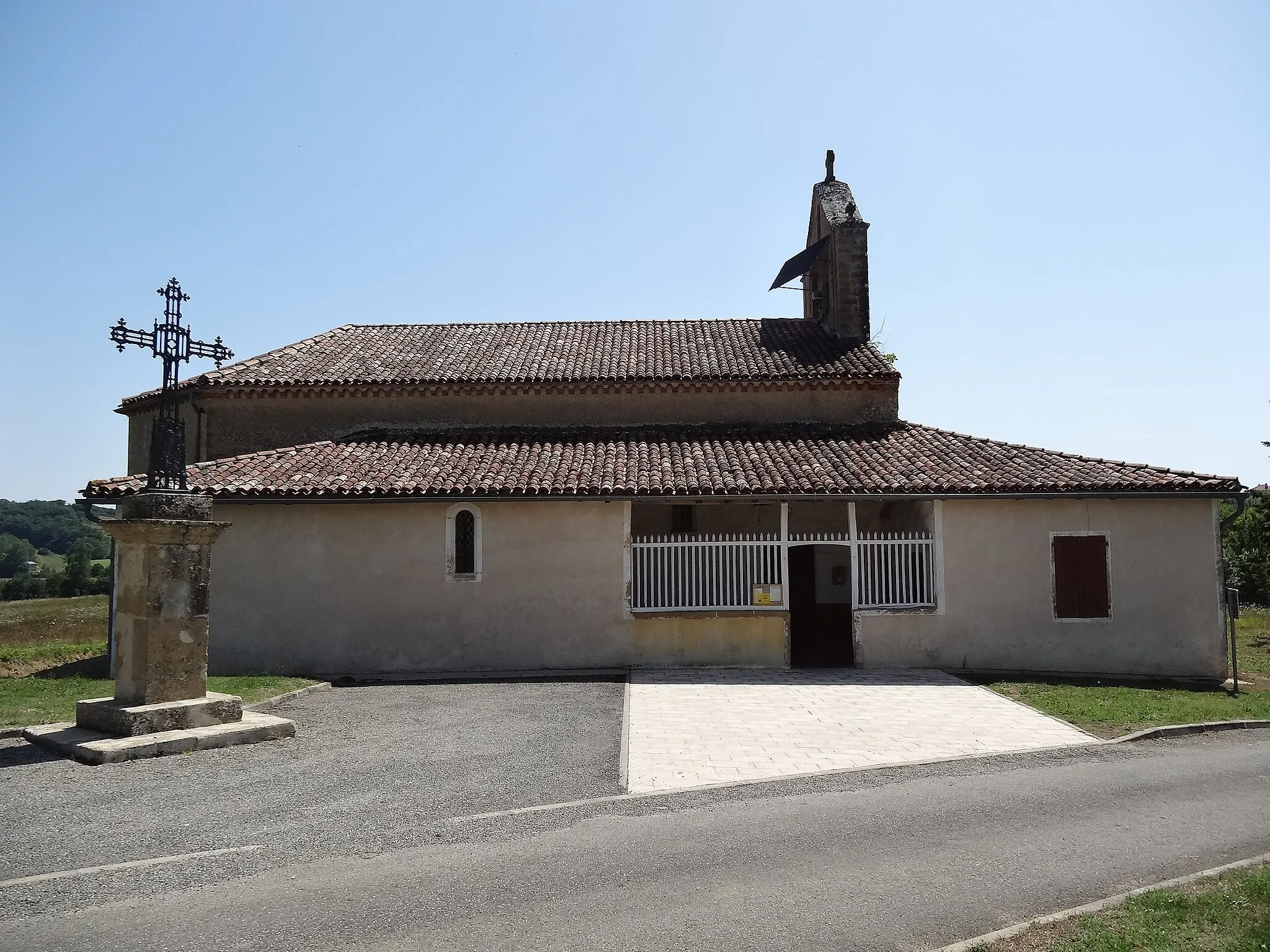 Photo showing: L'église de Monbardon