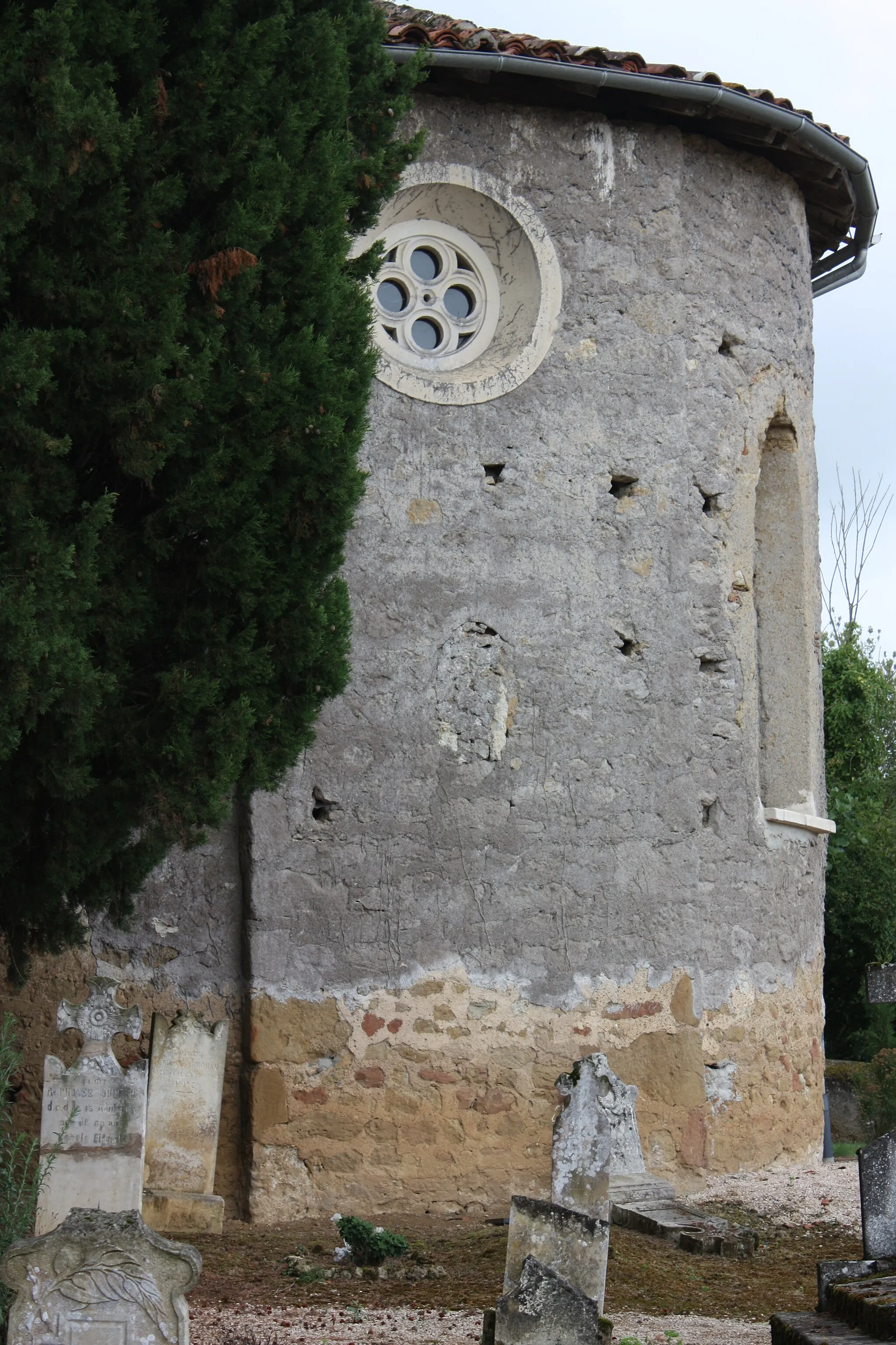 Photo showing: Betcave - Eglise Saint-Pierre
Abside d'origine romane