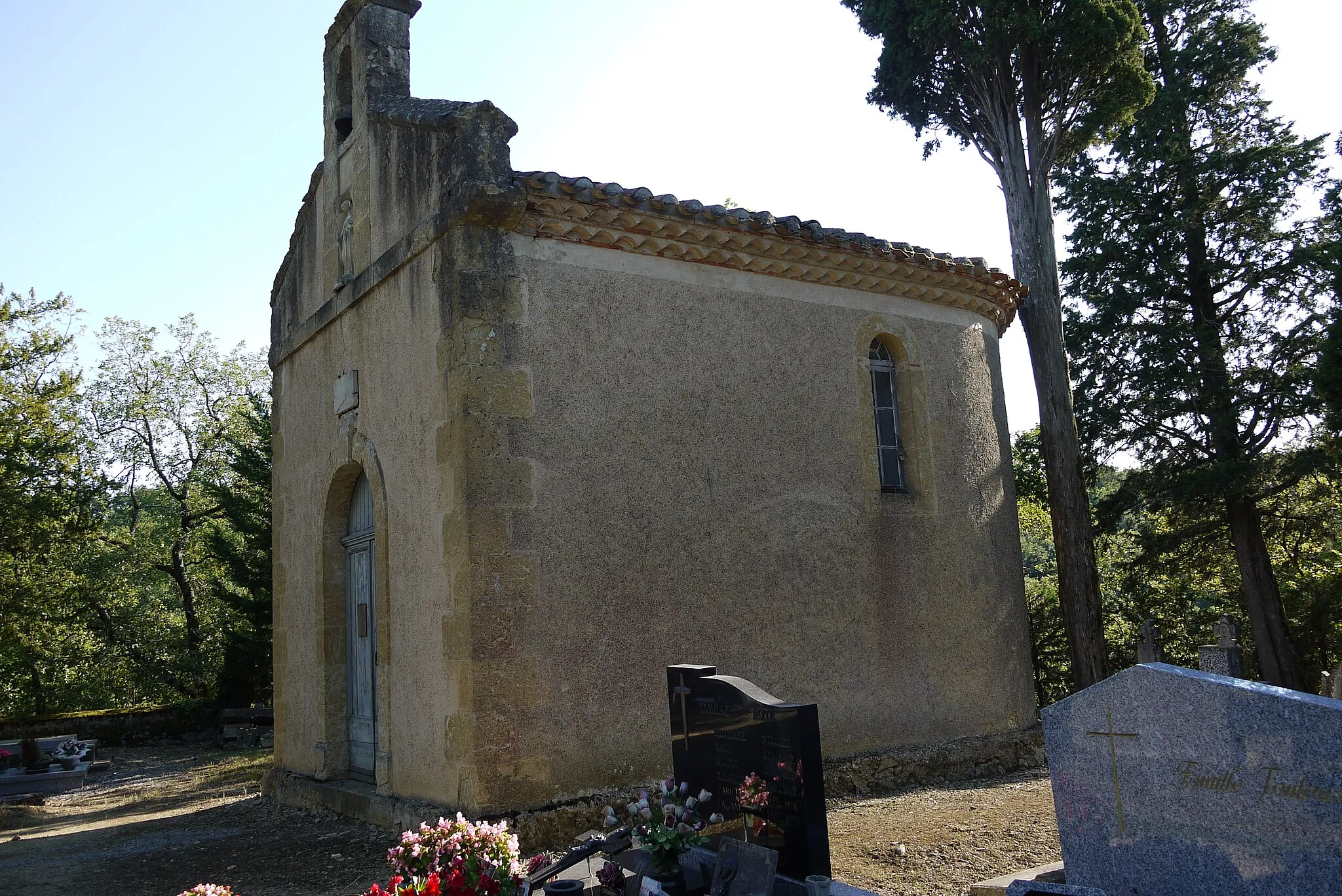 Photo showing: Vue depuis le sud-ouest de la Chapelle des Téoulès