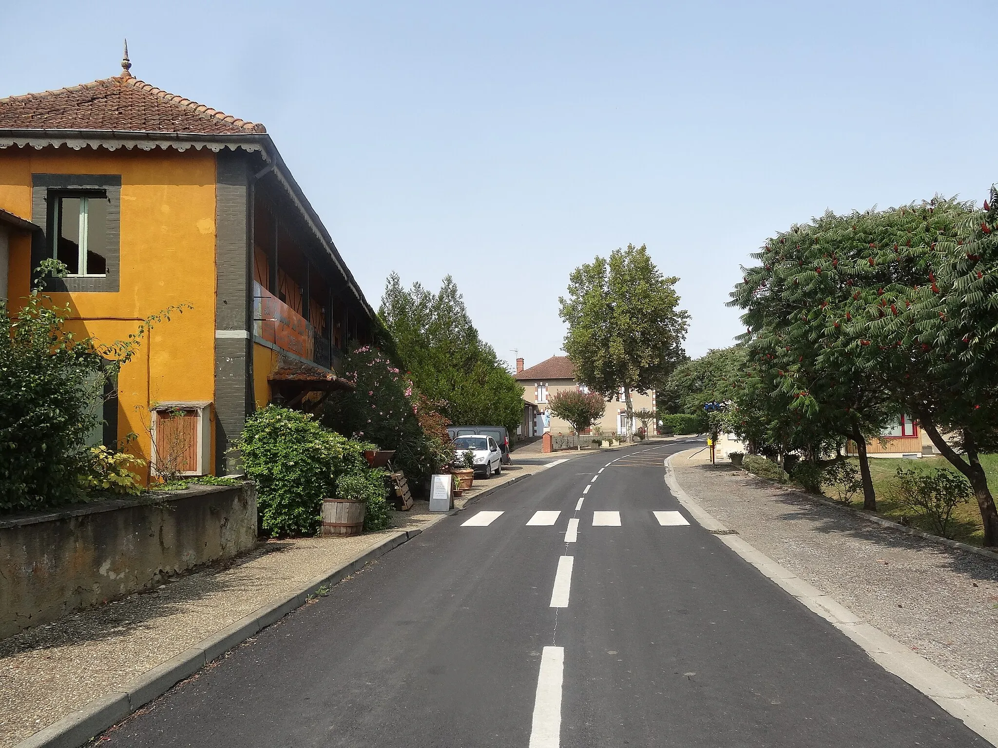 Photo showing: Route principale de Moncorneil-Grazan.