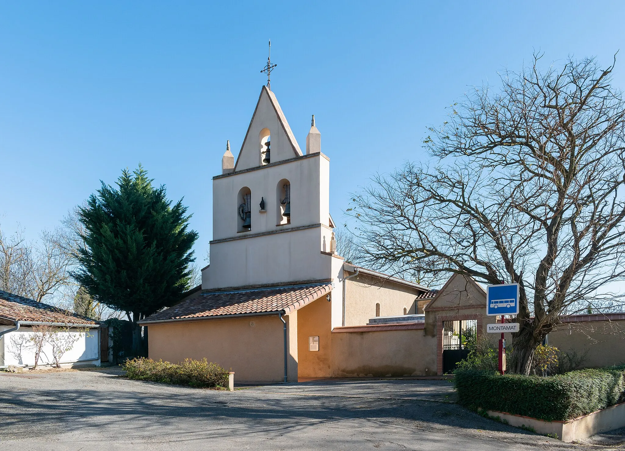 Photo showing: Saint John the Baptist church in Montamat, Gers, France