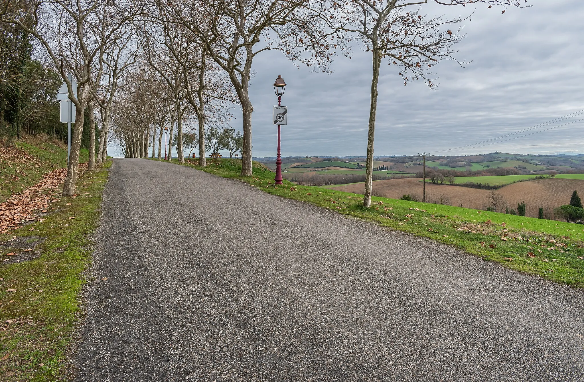 Photo showing: Road in Puylausic, Gers, France